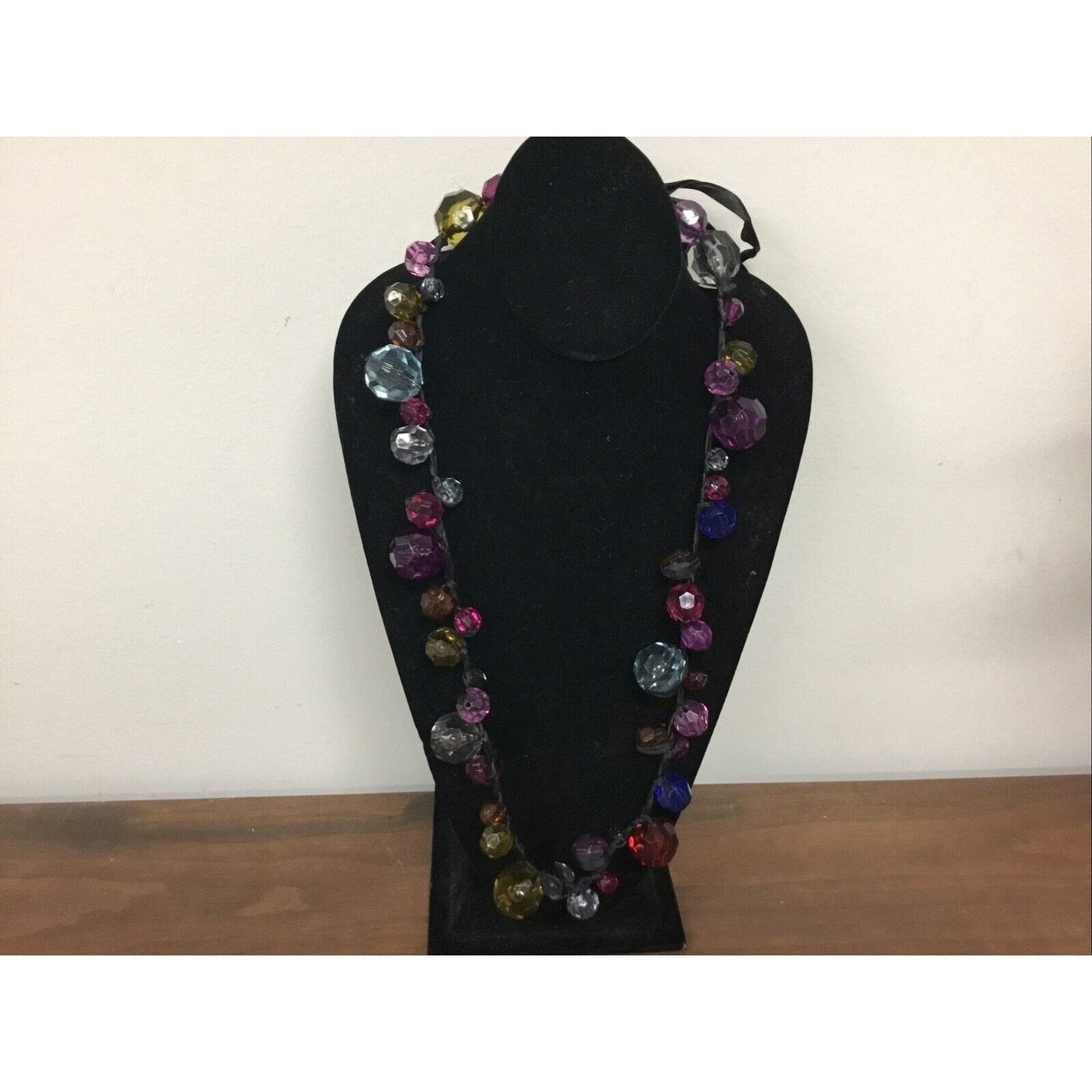 VINTAGE MULTICOLORED BEADED NECKLACE 18”