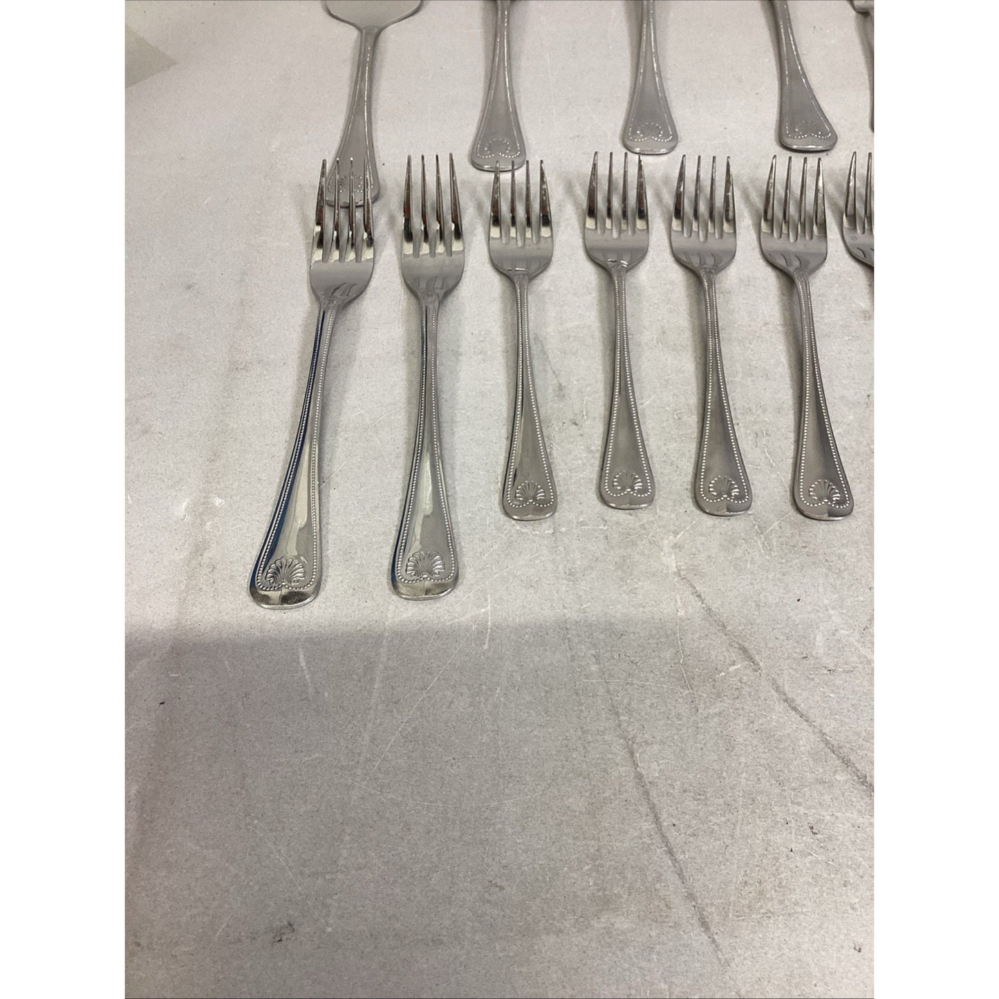 Set Of 34 - Supreme Cutlery Shell Interlace Stainless Japan Flatware Set