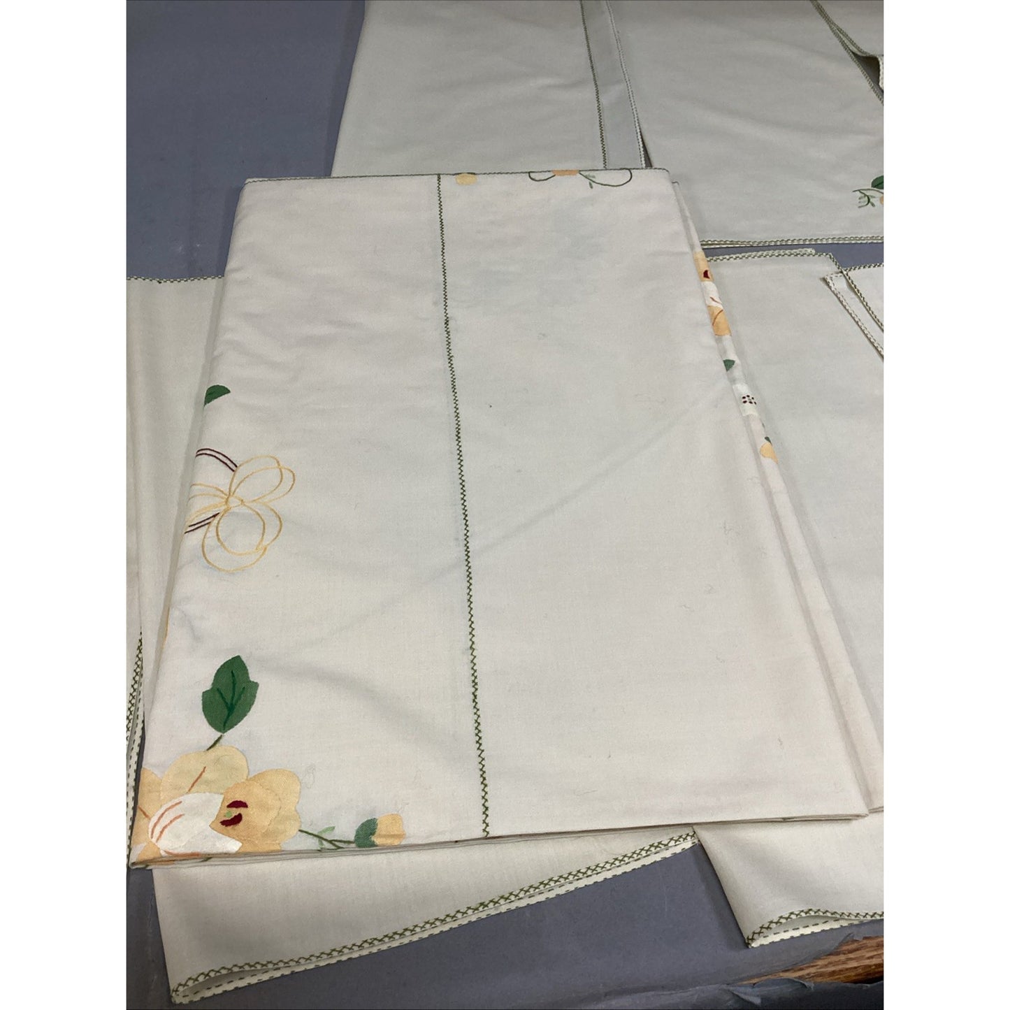 Vintage Hand Embroidery Broderie A La Main Floral Tablecloth & Napkins Set 70x18