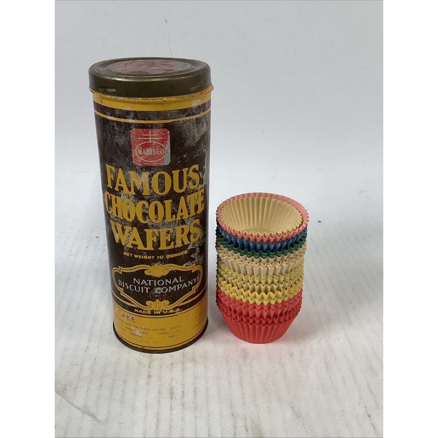 Nabisco Famous Chocolate Wafers Tin W/ Vintage Cupcake/Muffins Baking Holders