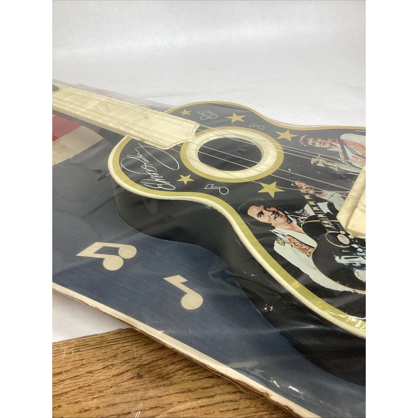 ELVIS PRESLEY TOY GUITAR LAPIN 1984 - NOS
