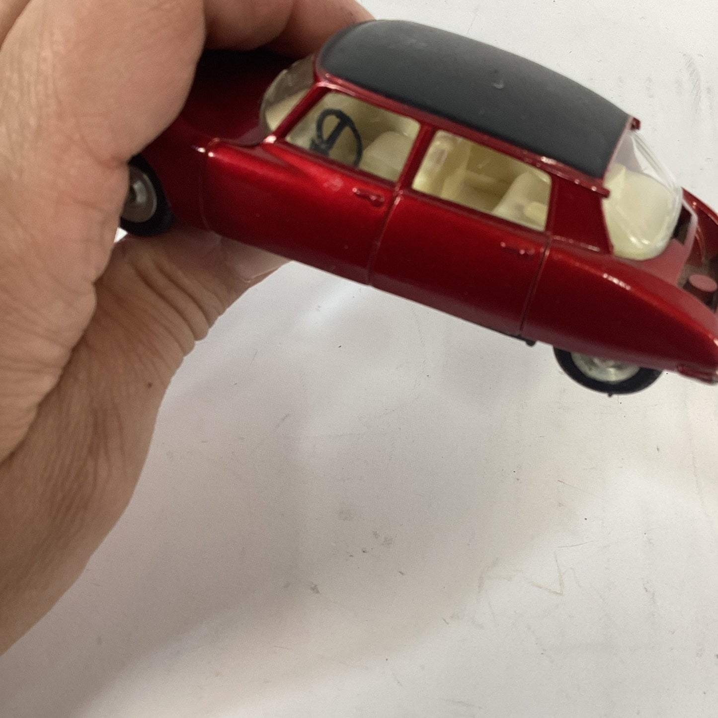 Dinky Toys CITROEN DS 23 1:43 Red/Black - Meccano - France - Made In Spain