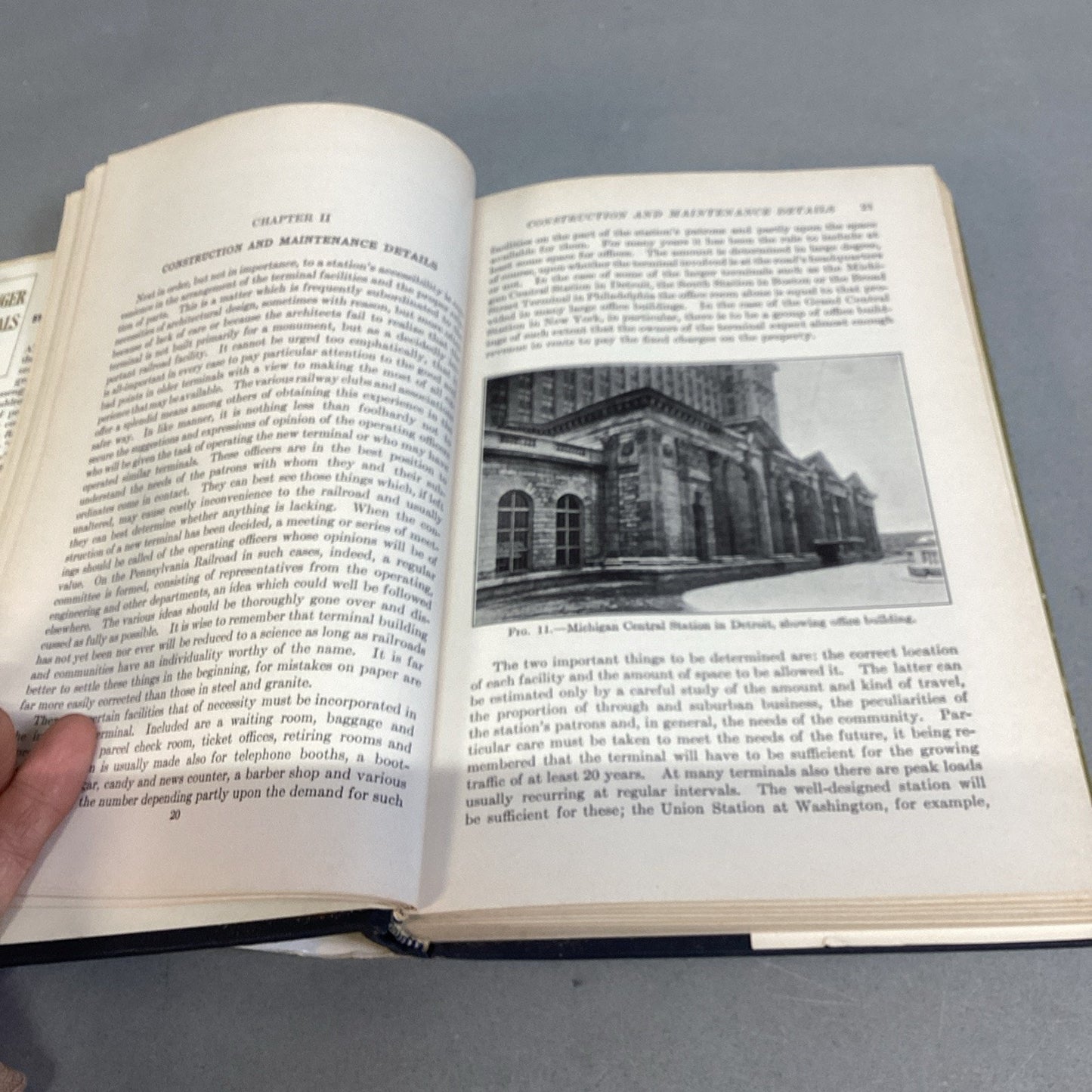 Passenger Terminals and Trains - by Droege - Kalmbach Publishing 1969 Reprint