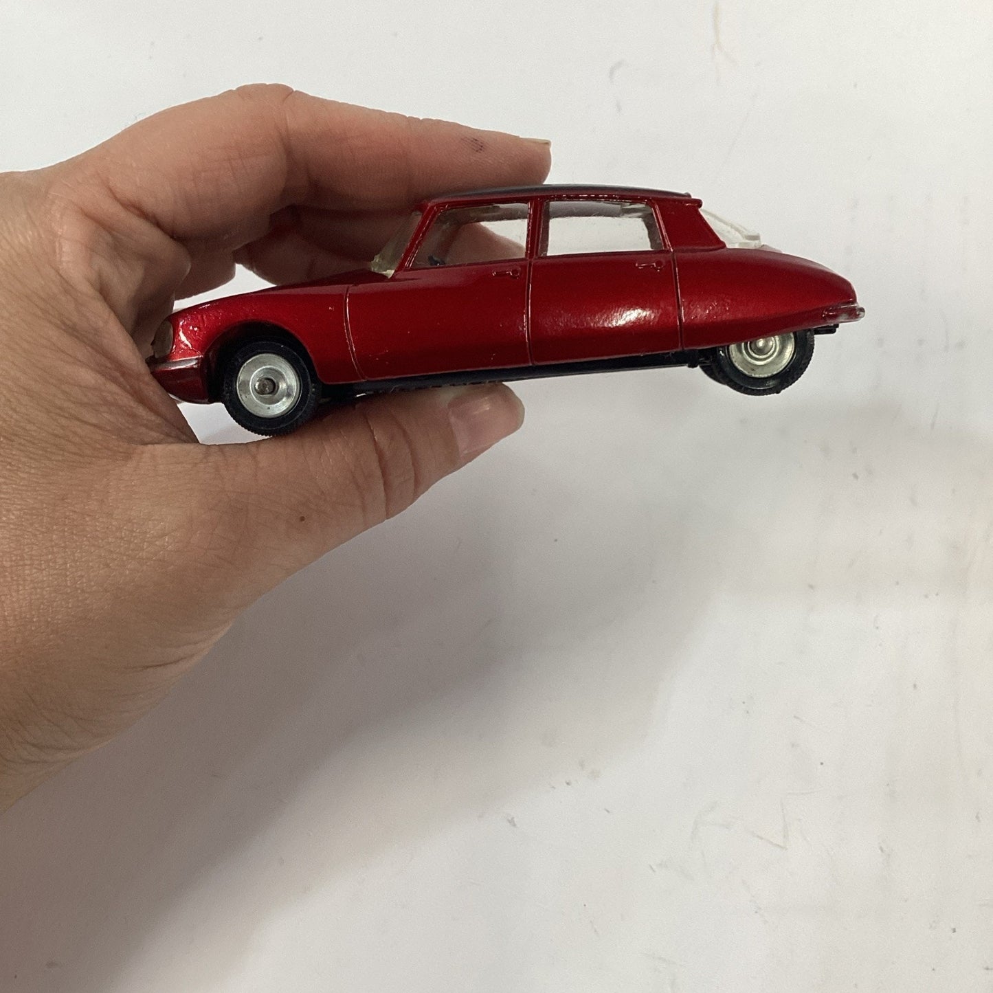 Dinky Toys CITROEN DS 23 1:43 Red/Black - Meccano - France - Made In Spain