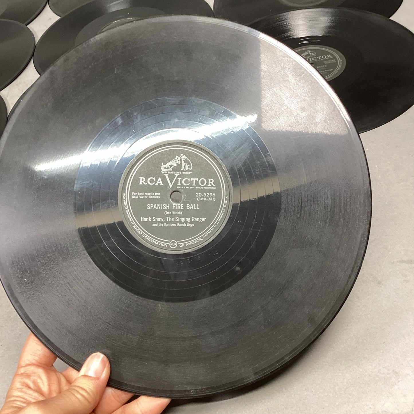 Lot Of Of 15 Hank Snow The Singing Ranger 10” Records In Record Holder