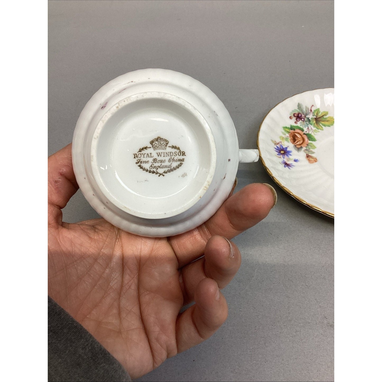 Vintage Royal Windsor Bone China Set Of 2 Floral Teacups And 4 Saucers - England