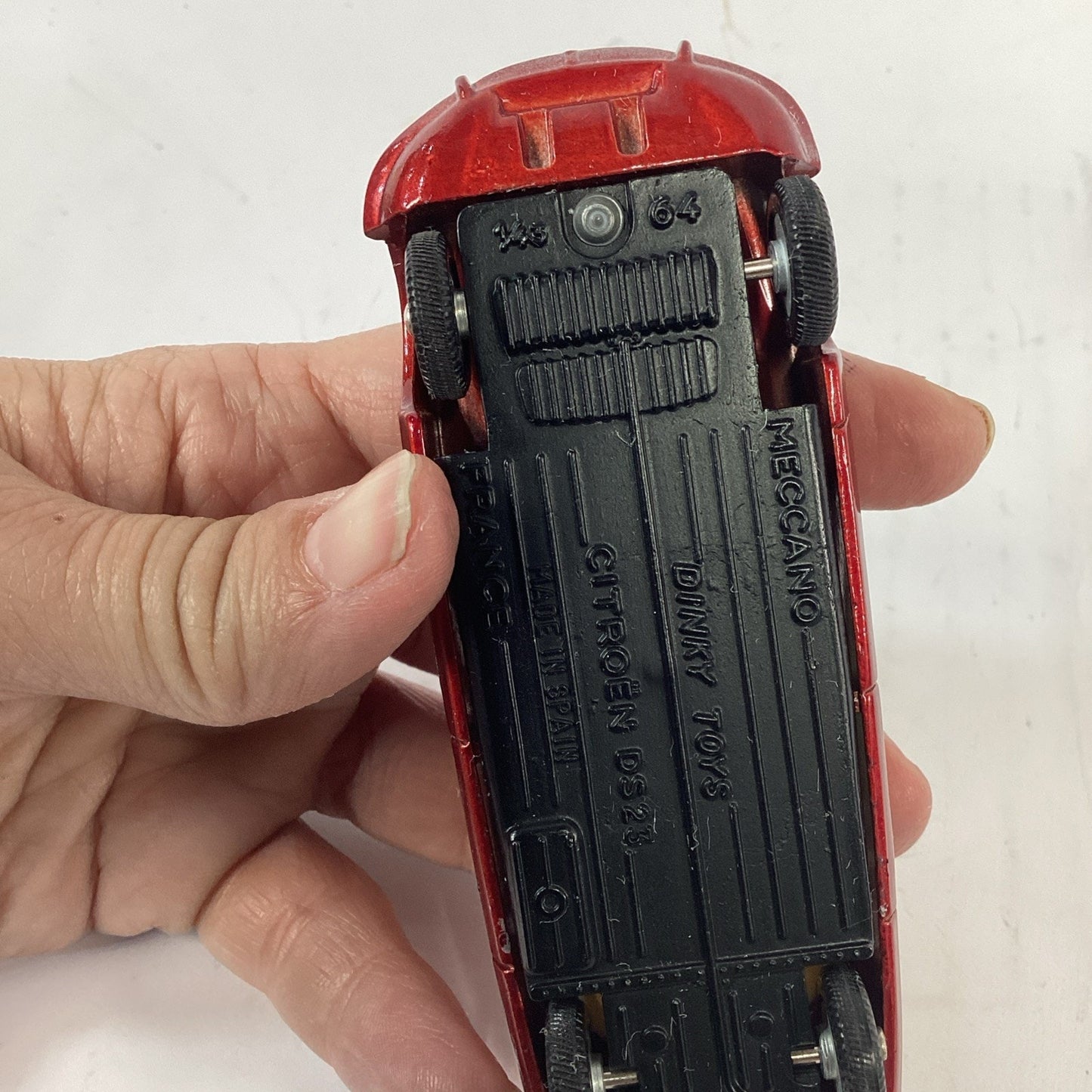 Dinky Toys CITROEN DS 23 1:43 Red/Black - Meccano - France - Made In Spain