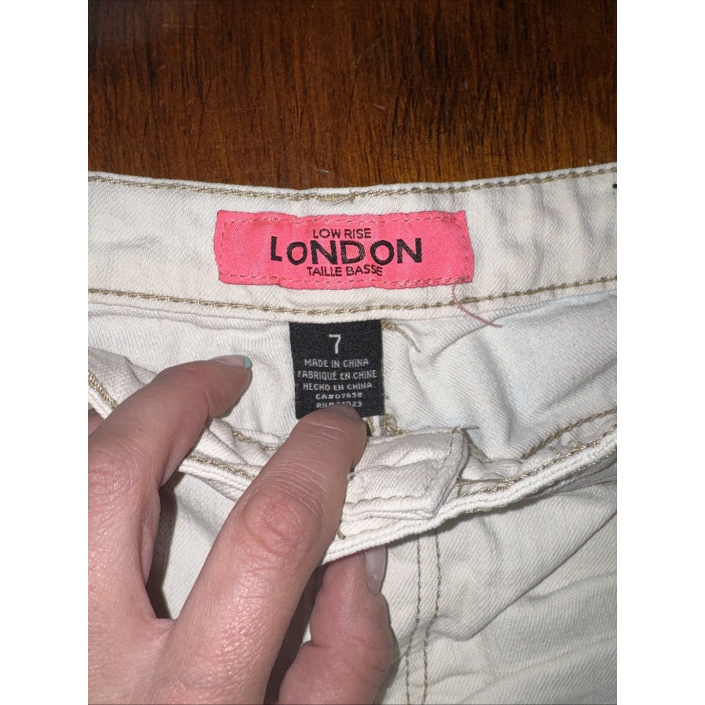 London Denim White Jean Shorts Junior Women 7 / 28 Low Rise Midi Short Blue