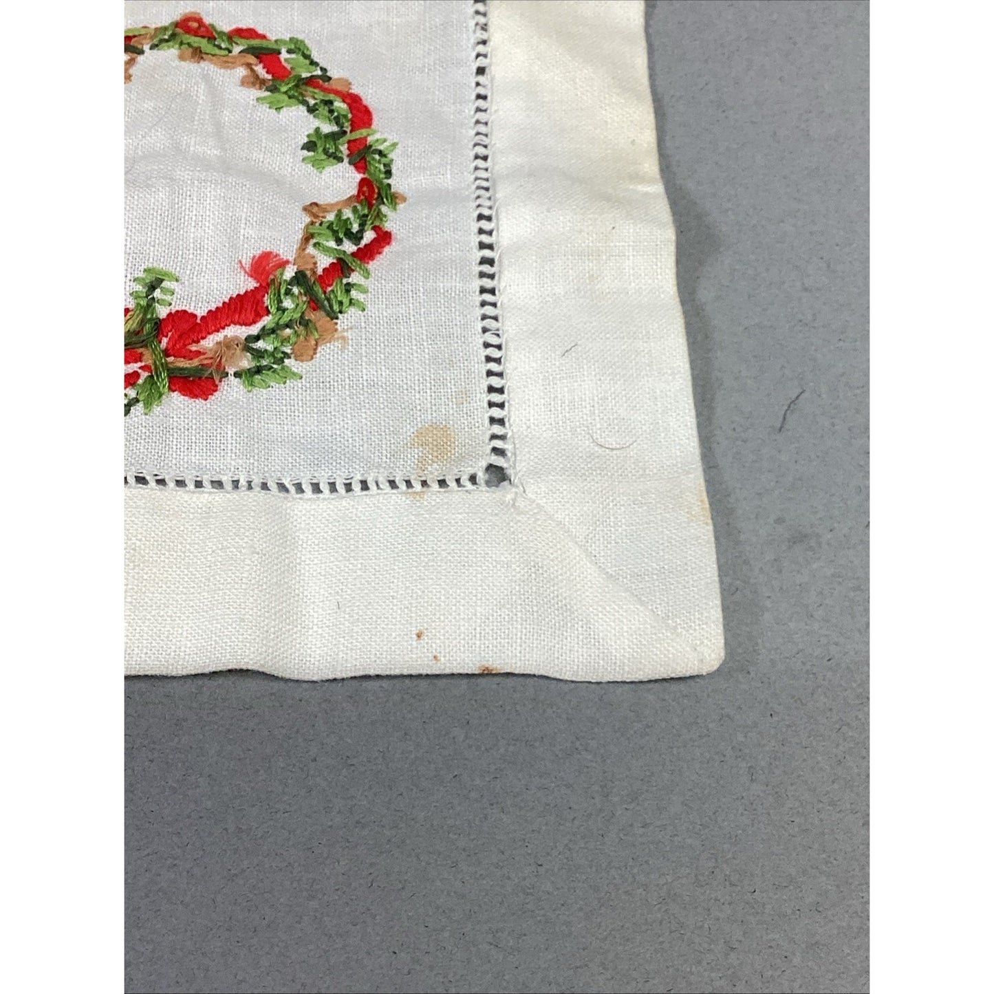 Vintage Embroidered Christmas Wreath Pocket Square Handkerchief- 5.75x5.5”