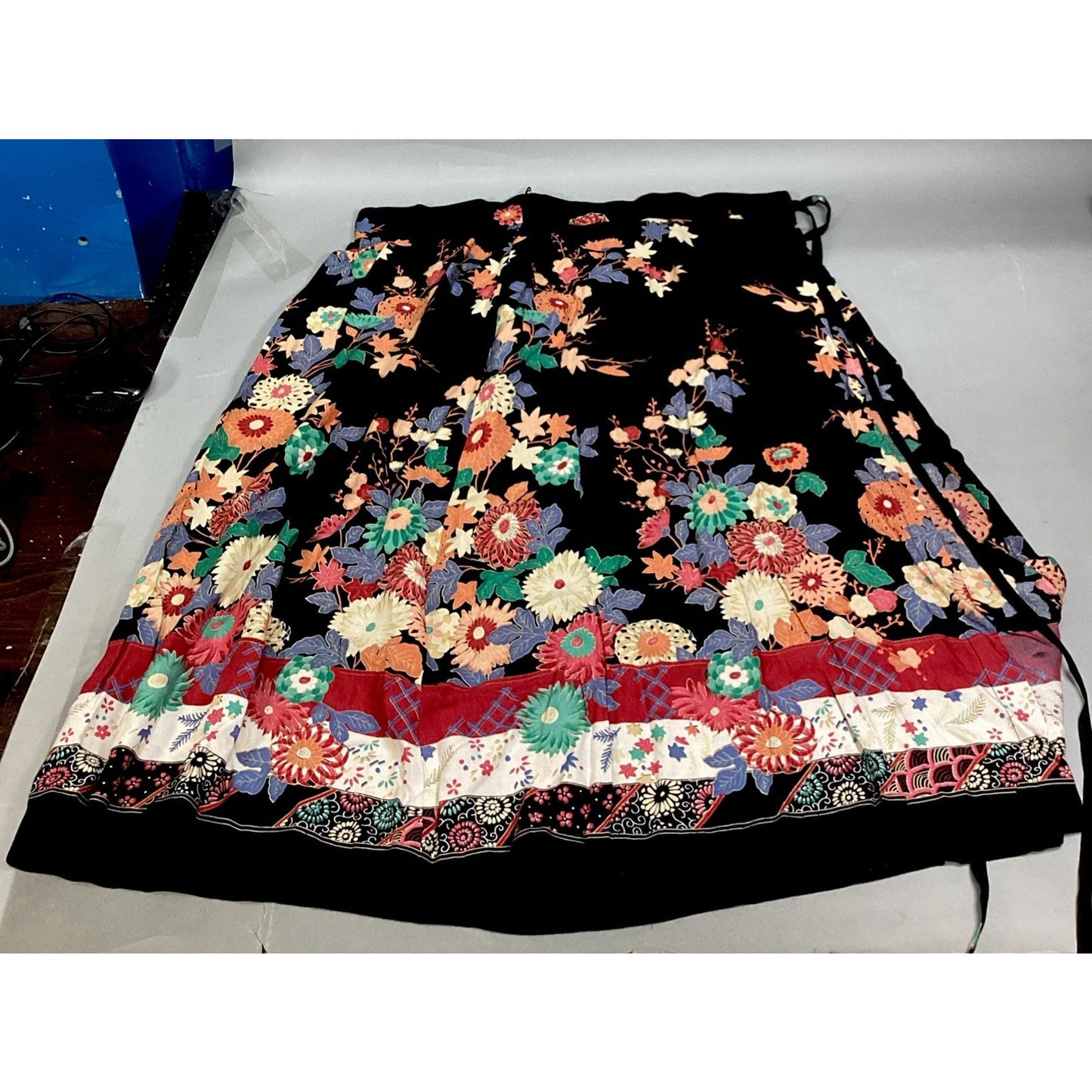 Women’s Ruffled Floral Tie Back Skirt - Size 14 - 31”L