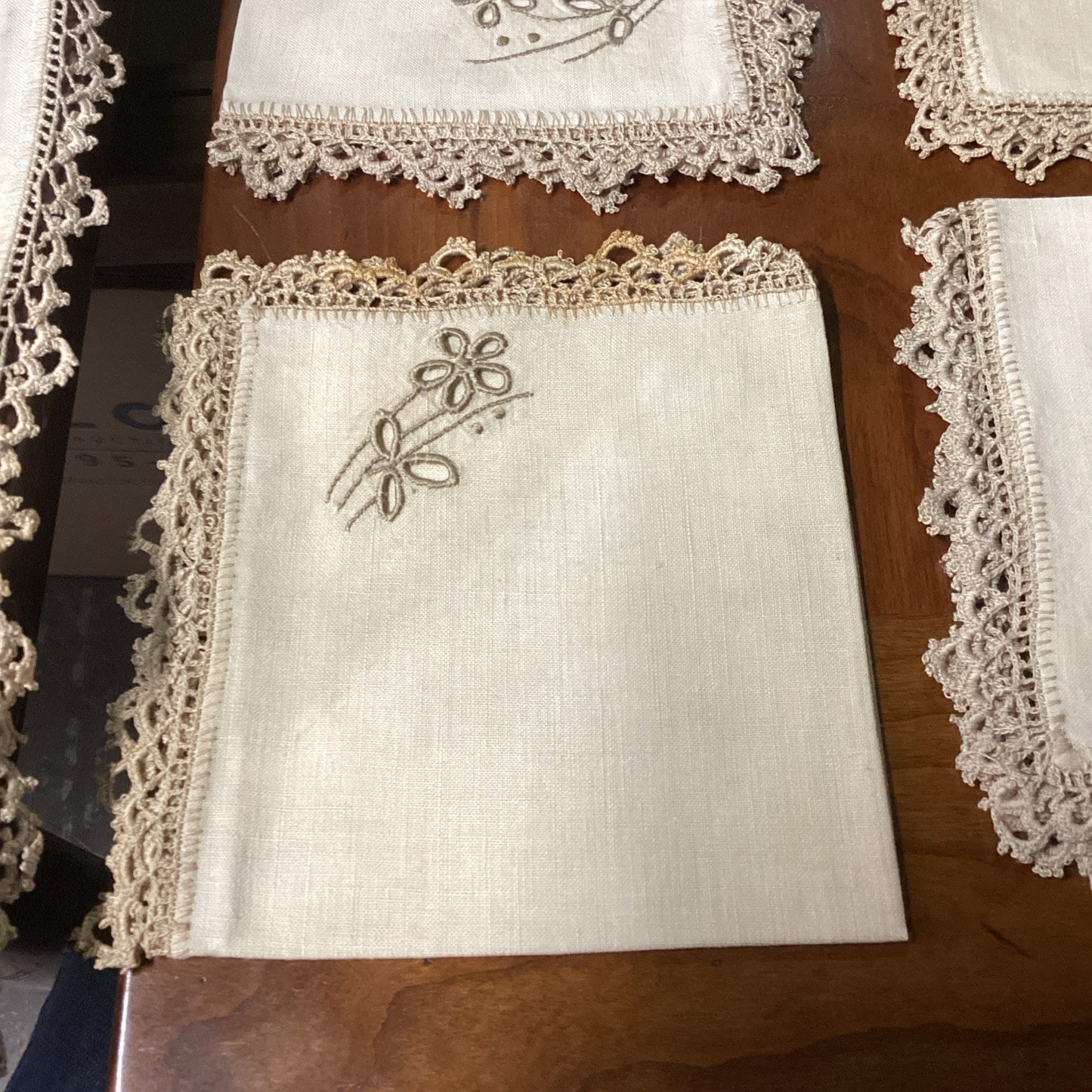 Vintage Floral Linen Tablecloth W/ 6 Linen Napkins - Embroidered Flowers Set