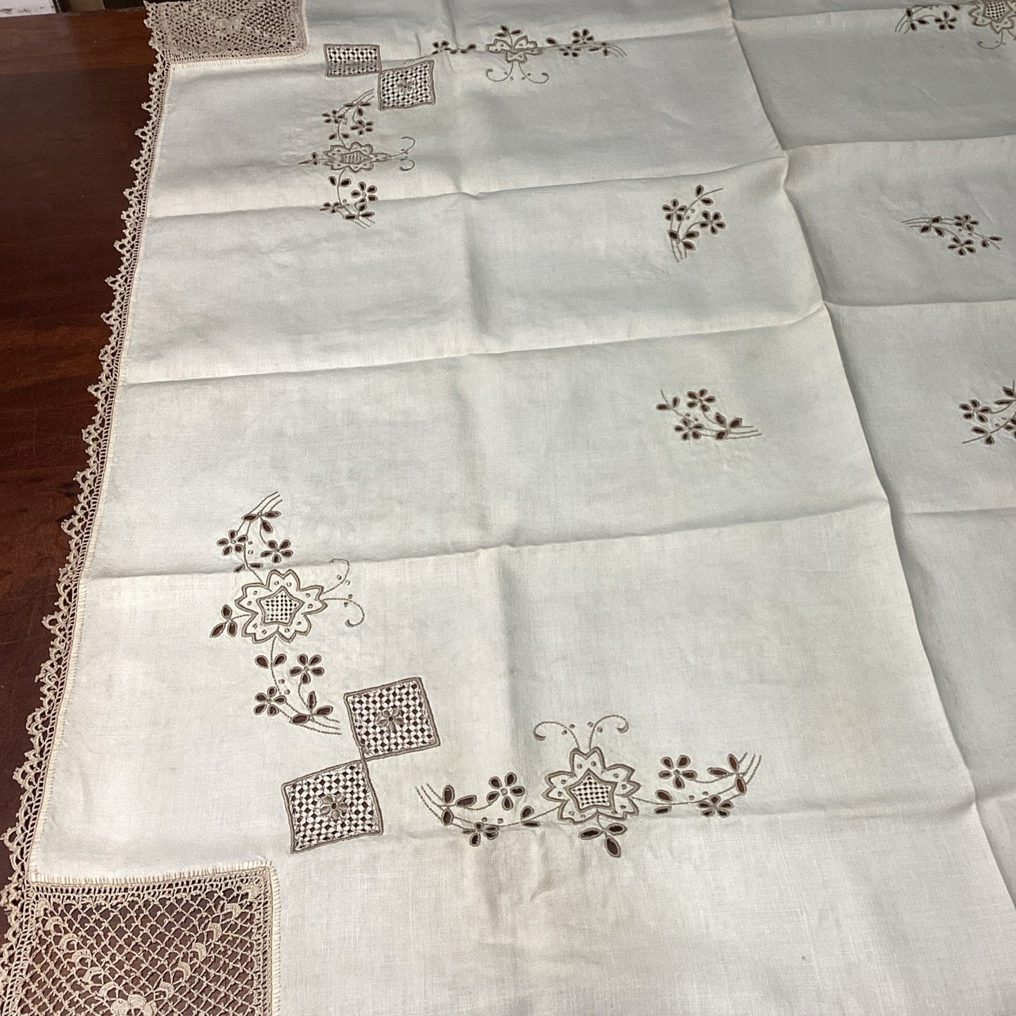 Vintage Floral Linen Tablecloth W/ 6 Linen Napkins - Embroidered Flowers Set