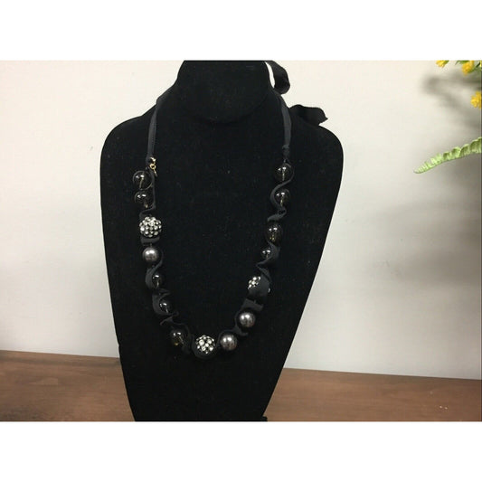 VINTAGE MULTICOLORED BEADED NECKLACE
