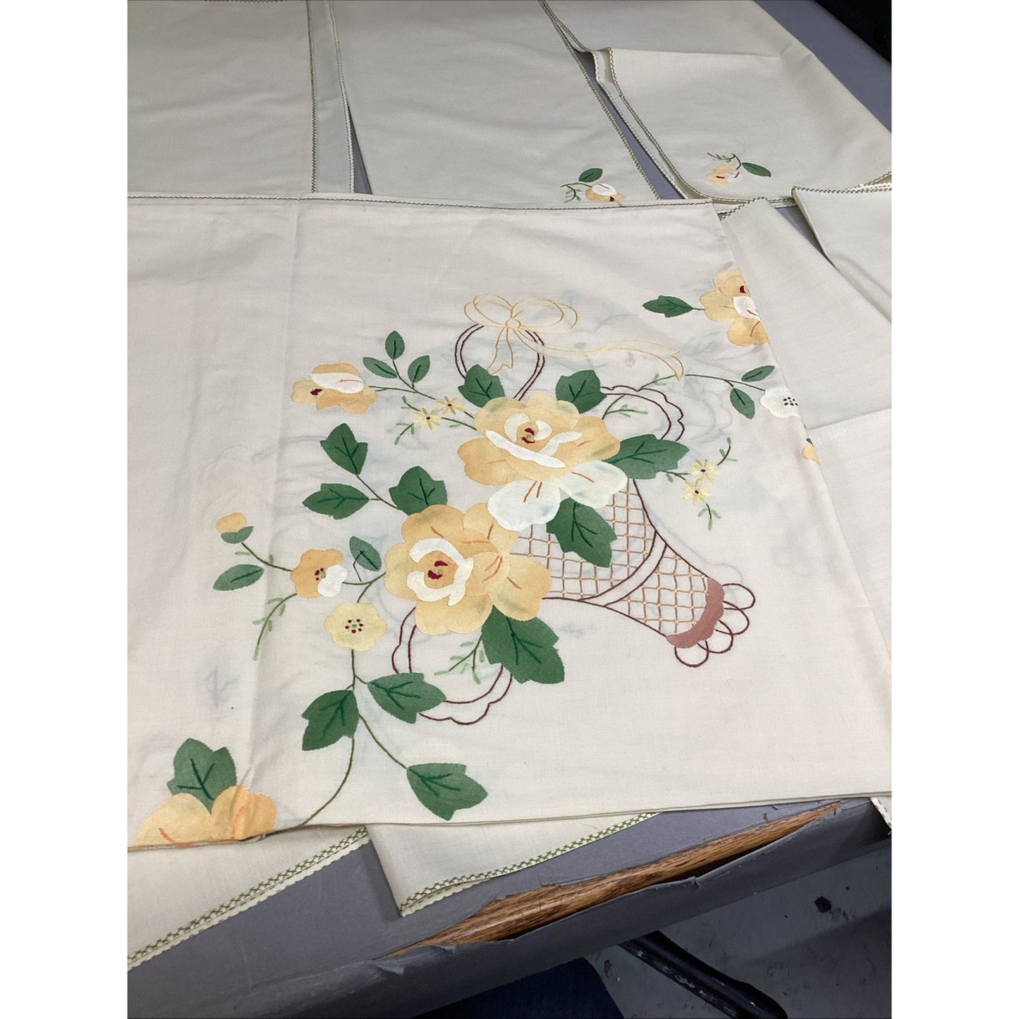 Vintage Hand Embroidery Broderie A La Main Floral Tablecloth & Napkins Set 70x18