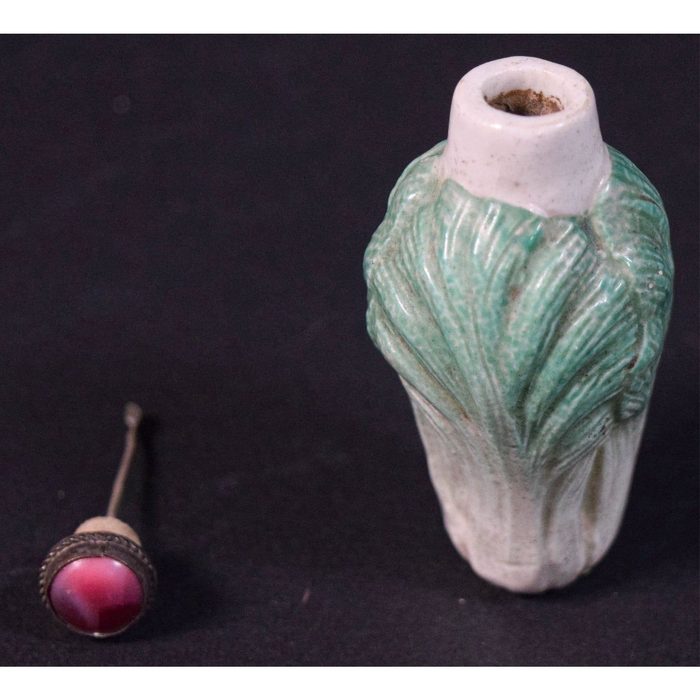 Chinese Porcelain Cabbage Snuff Bottle