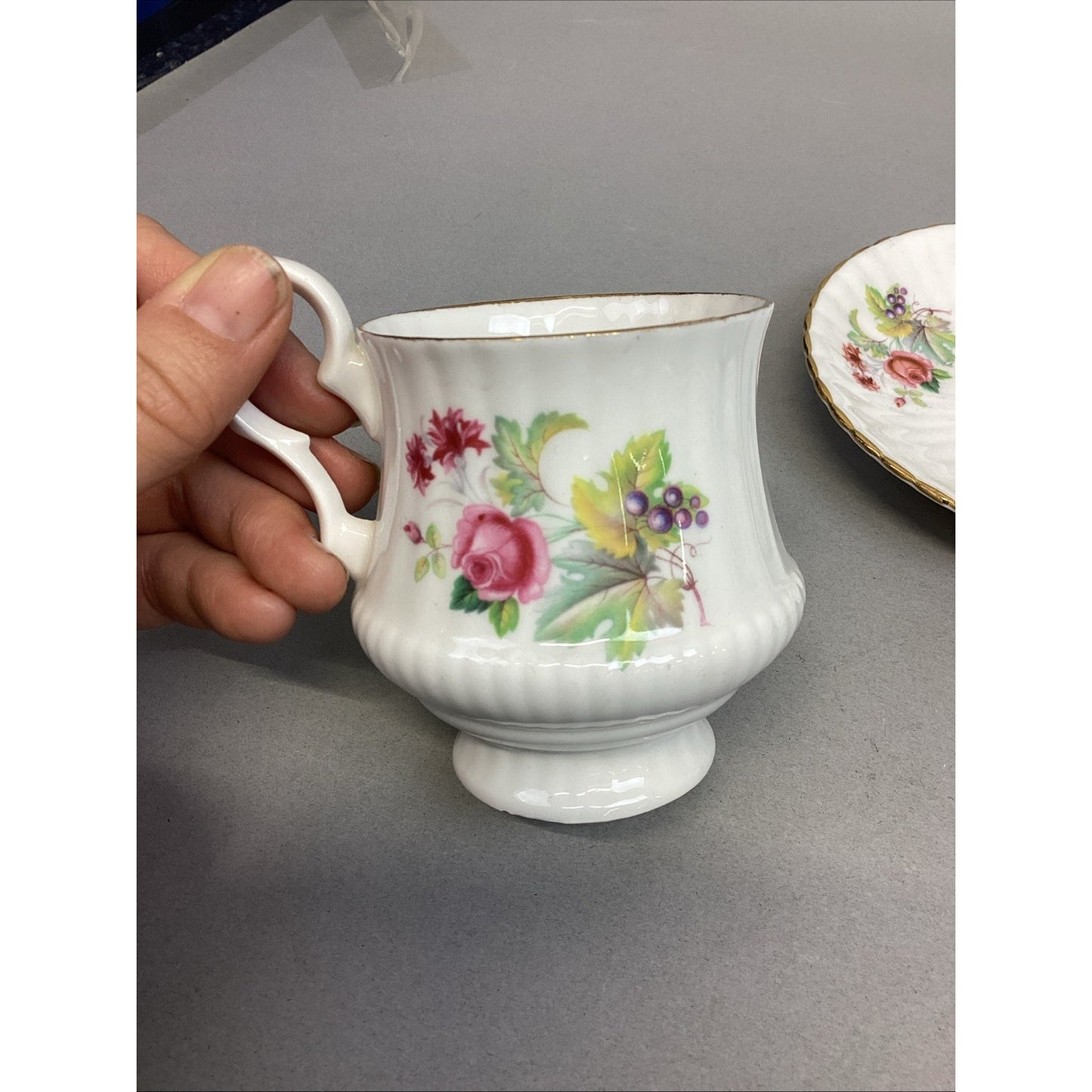 Vintage Royal Windsor Bone China Set Of 2 Floral Teacups And 4 Saucers - England