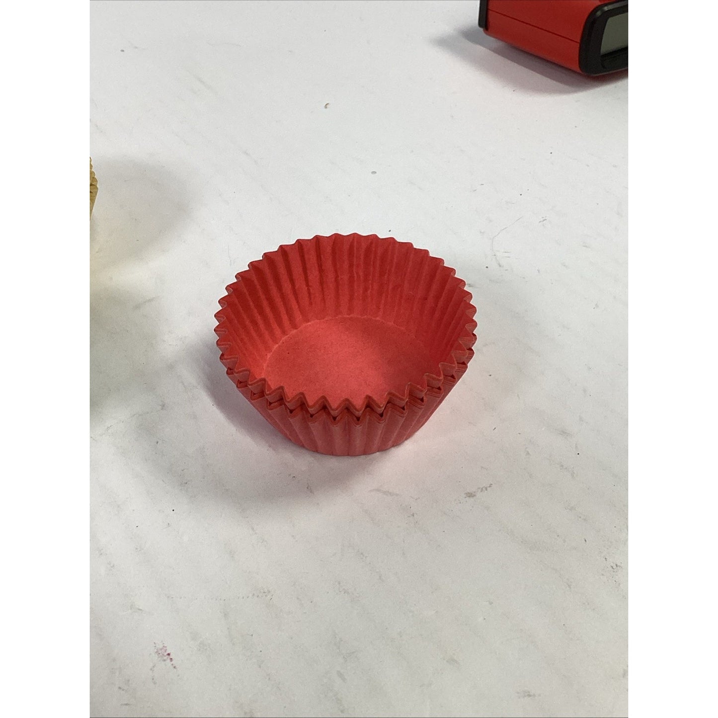 Nabisco Famous Chocolate Wafers Tin W/ Vintage Cupcake/Muffins Baking Holders