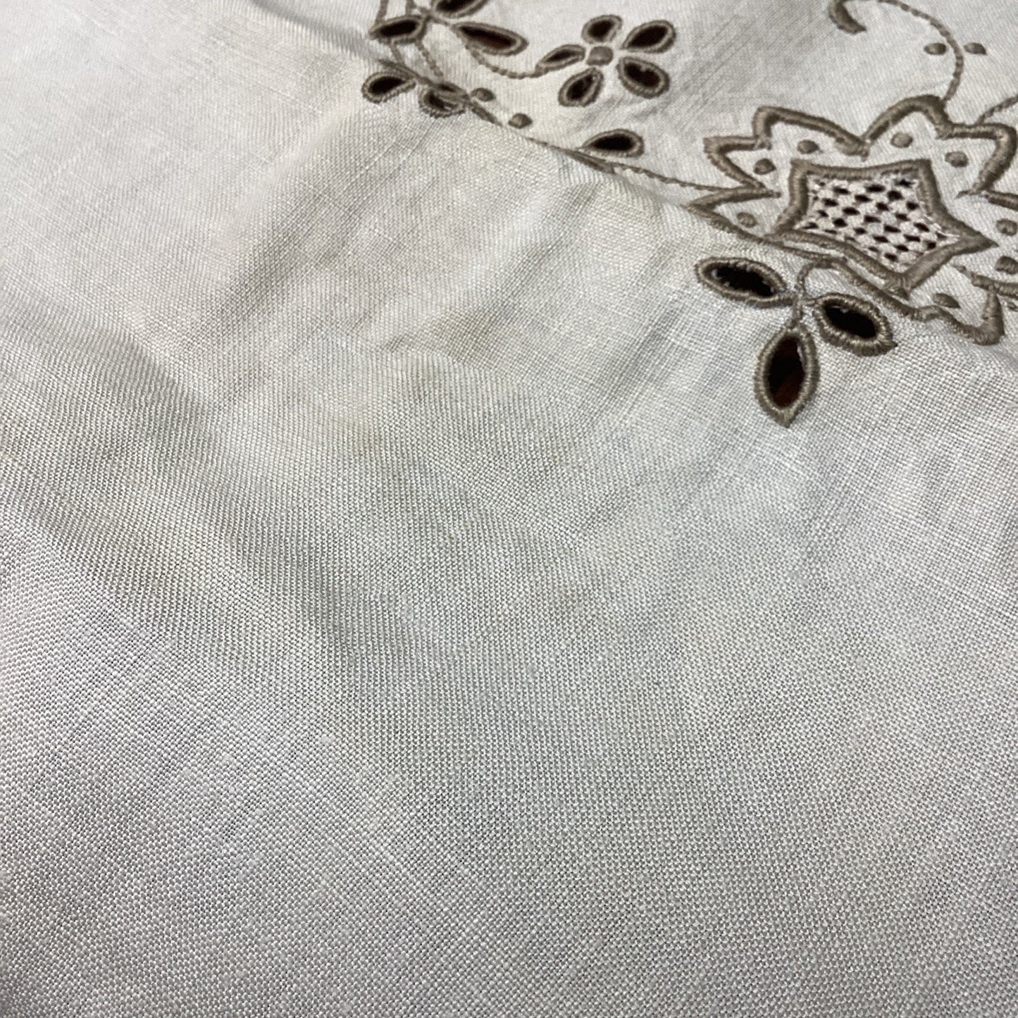 Vintage Floral Linen Tablecloth W/ 6 Linen Napkins - Embroidered Flowers Set