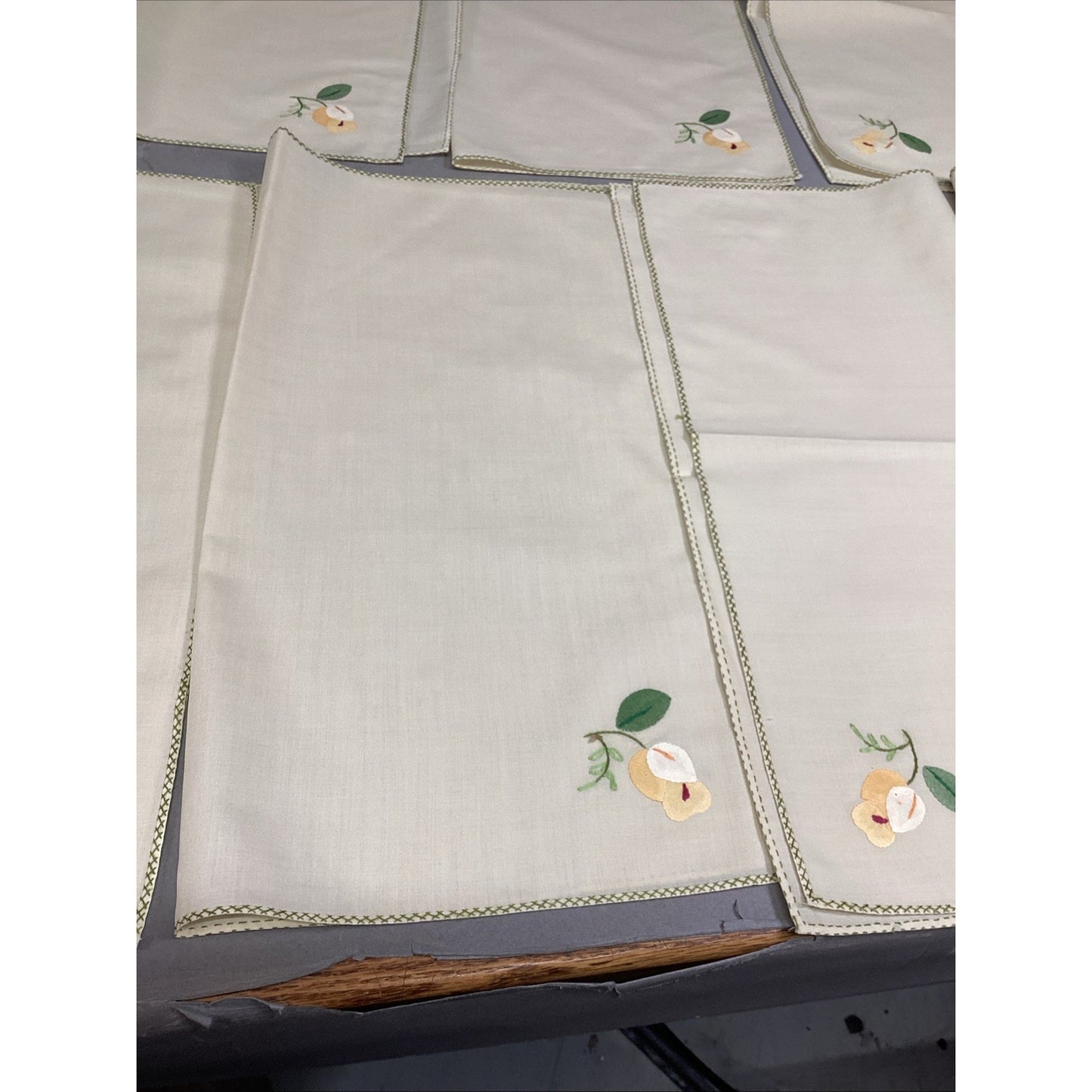 Vintage Hand Embroidery Broderie A La Main Floral Tablecloth & Napkins Set 70x18