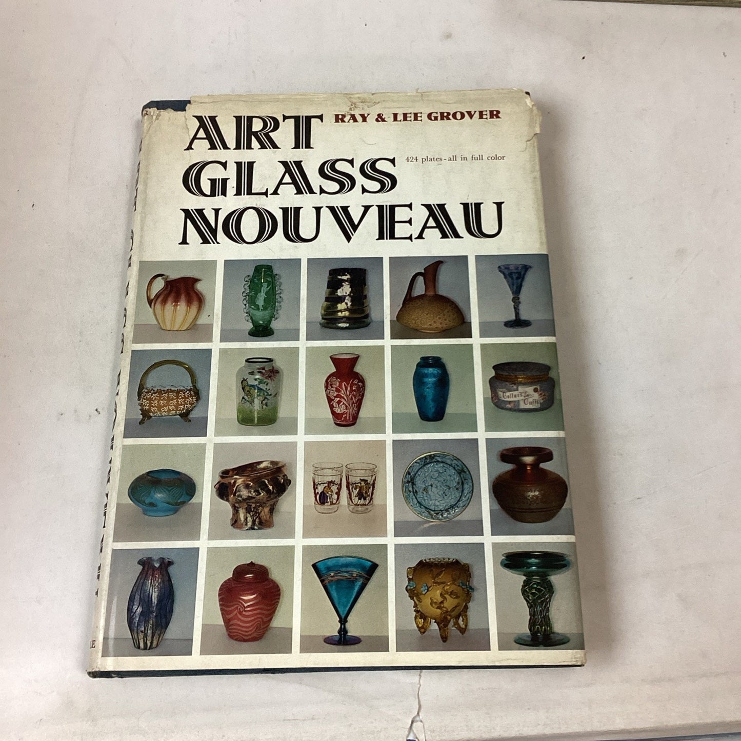 Art Glass Nouveau And Carved & Decorated European Art Glass Hardcover Books