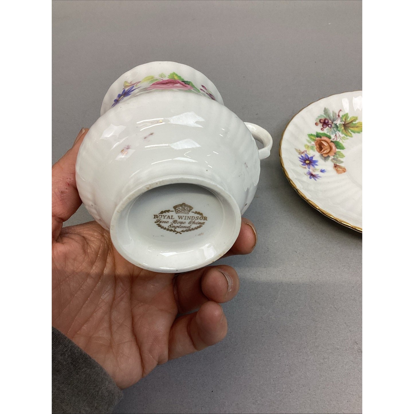 Vintage Royal Windsor Bone China Set Of 2 Floral Teacups And 4 Saucers - England