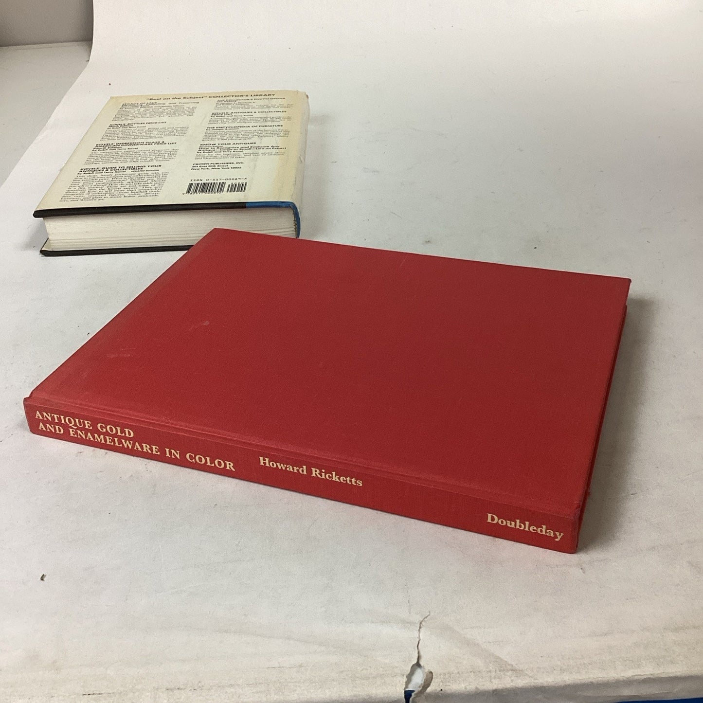 The Book Of Old Silver And Antique Gold And Enamelware In Color - Illustrated