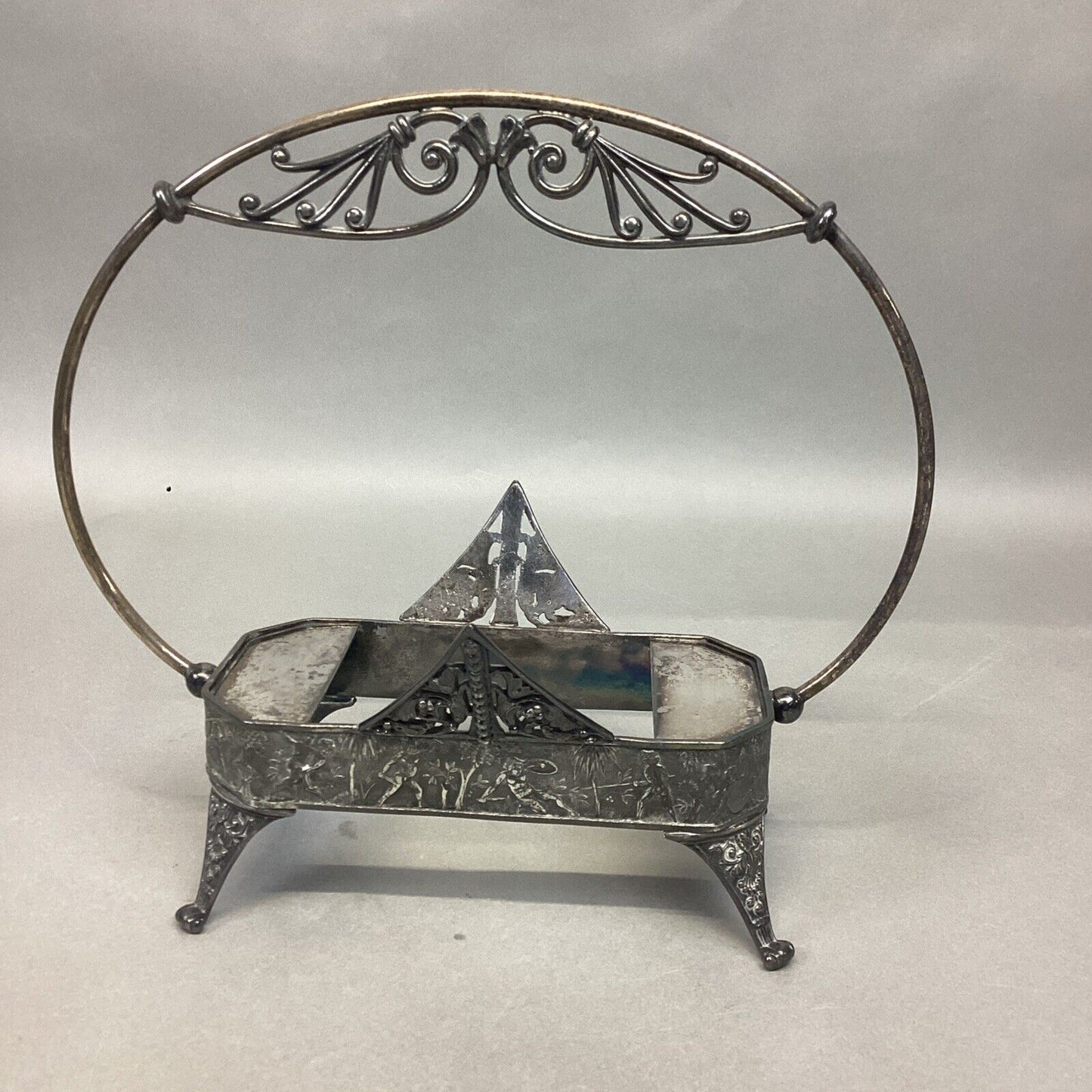 Roger’s Meriden Silverplate Victorian Ornate Frame Nude Warriors In Battle