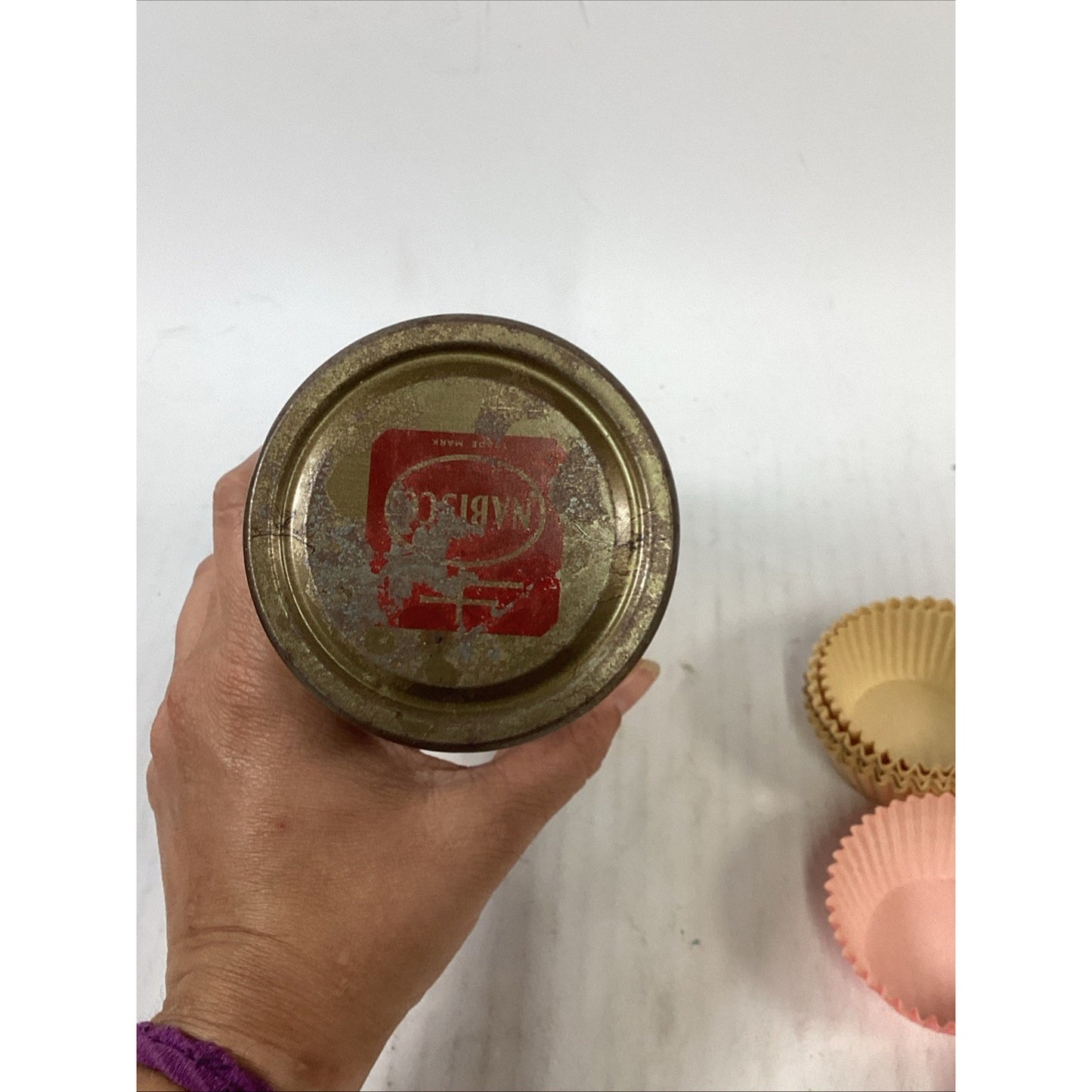 Nabisco Famous Chocolate Wafers Tin W/ Vintage Cupcake/Muffins Baking Holders