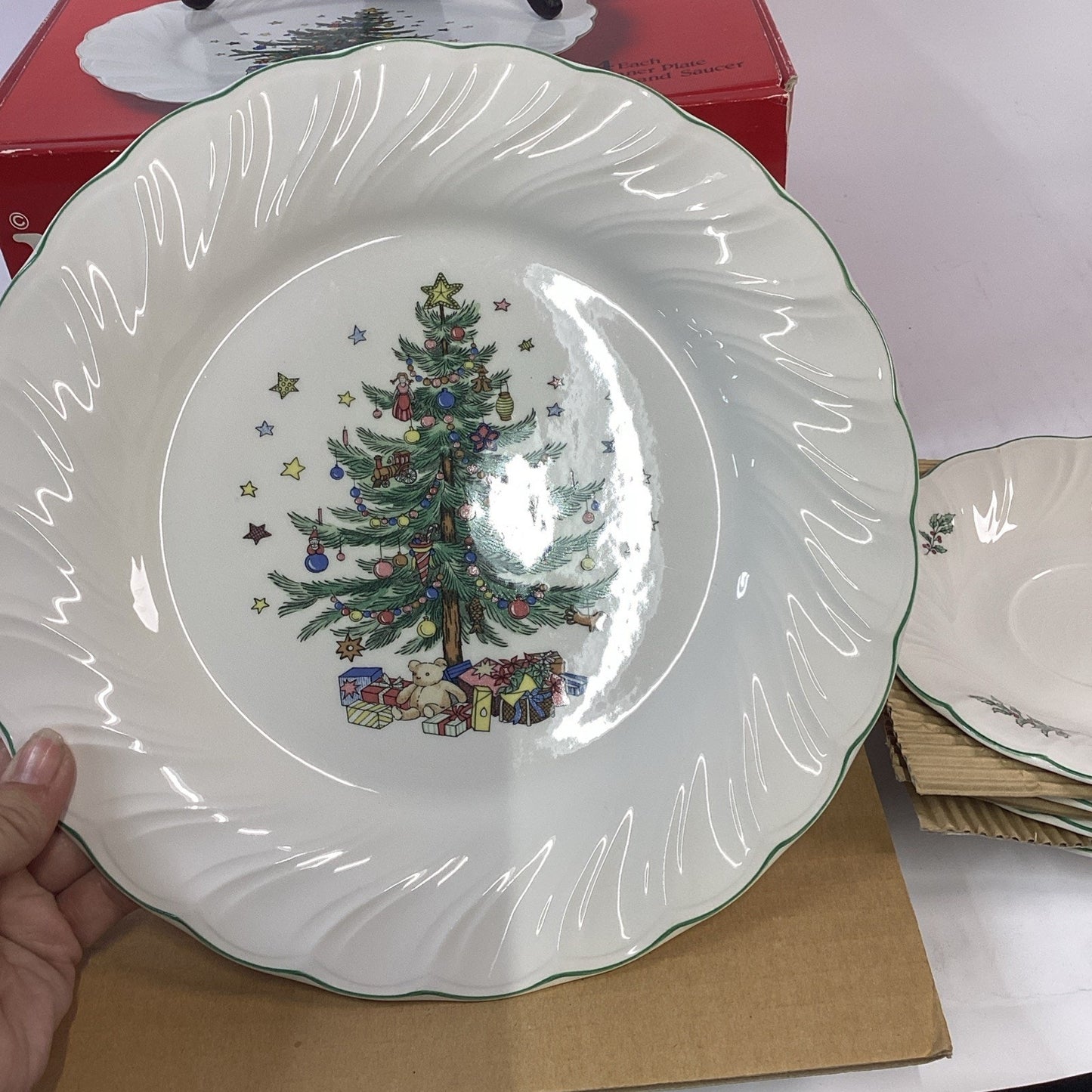 NIKKO Japan Happy Holidays 12 Piece Set Christmas Tree Dinner Plate, Cup, Saucer