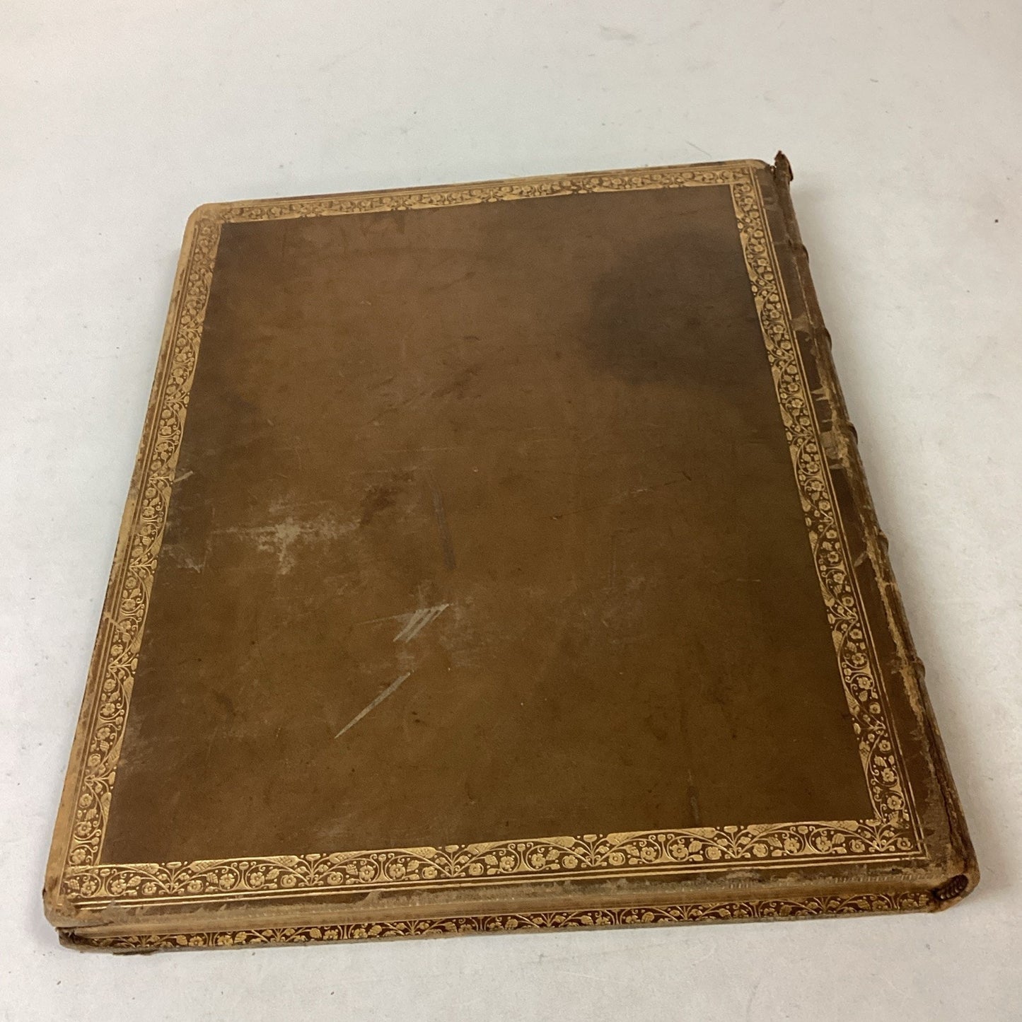Antique Book - Juvenalis Et Persius Hardcover Book