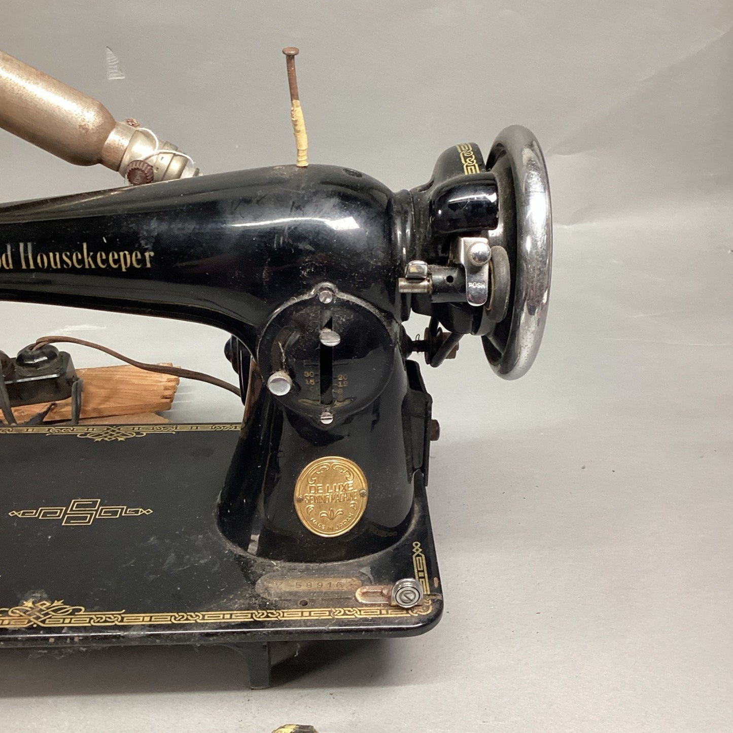 Vintage Good Housekeeper Deluxe Sewing Machine With Pedal And Lightbulb