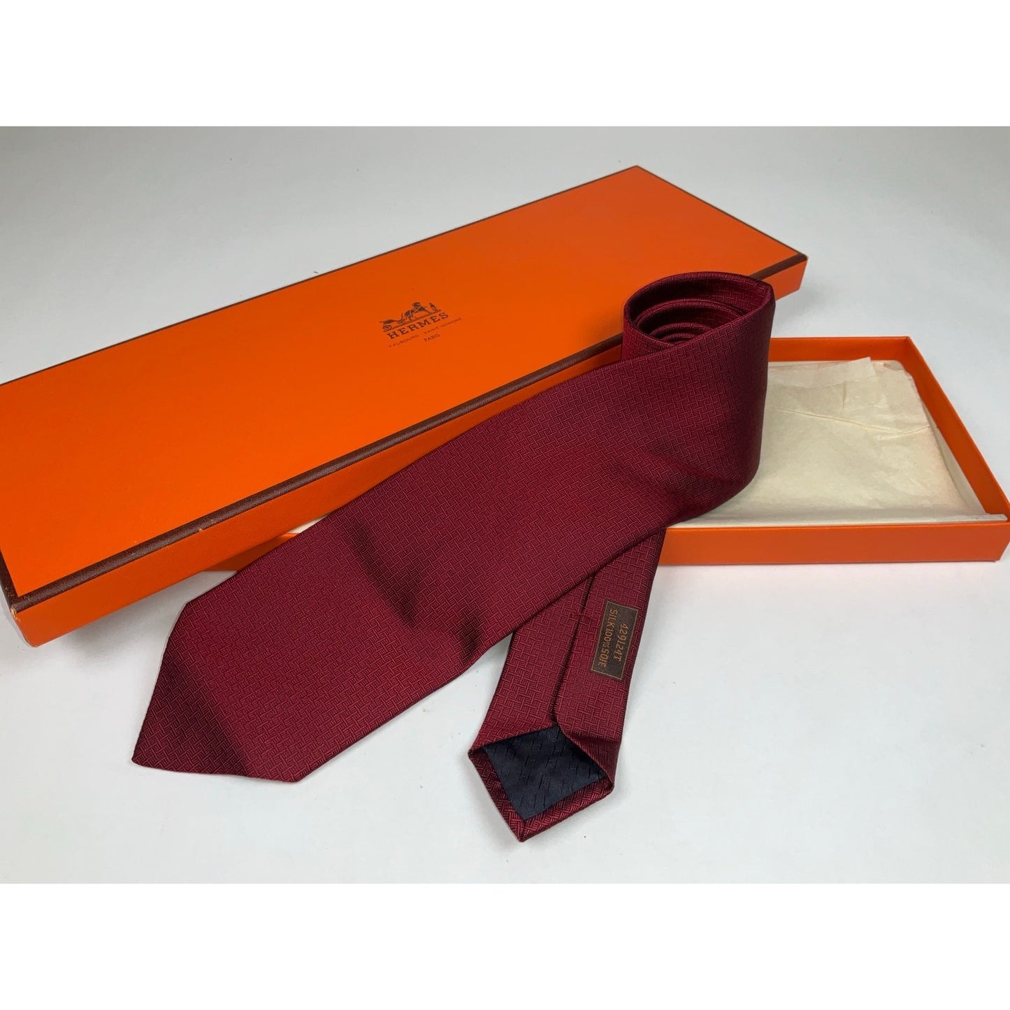 Men’s Hermès Red 100% Silk Geometric Neck Tie REF: 429124T | No Box