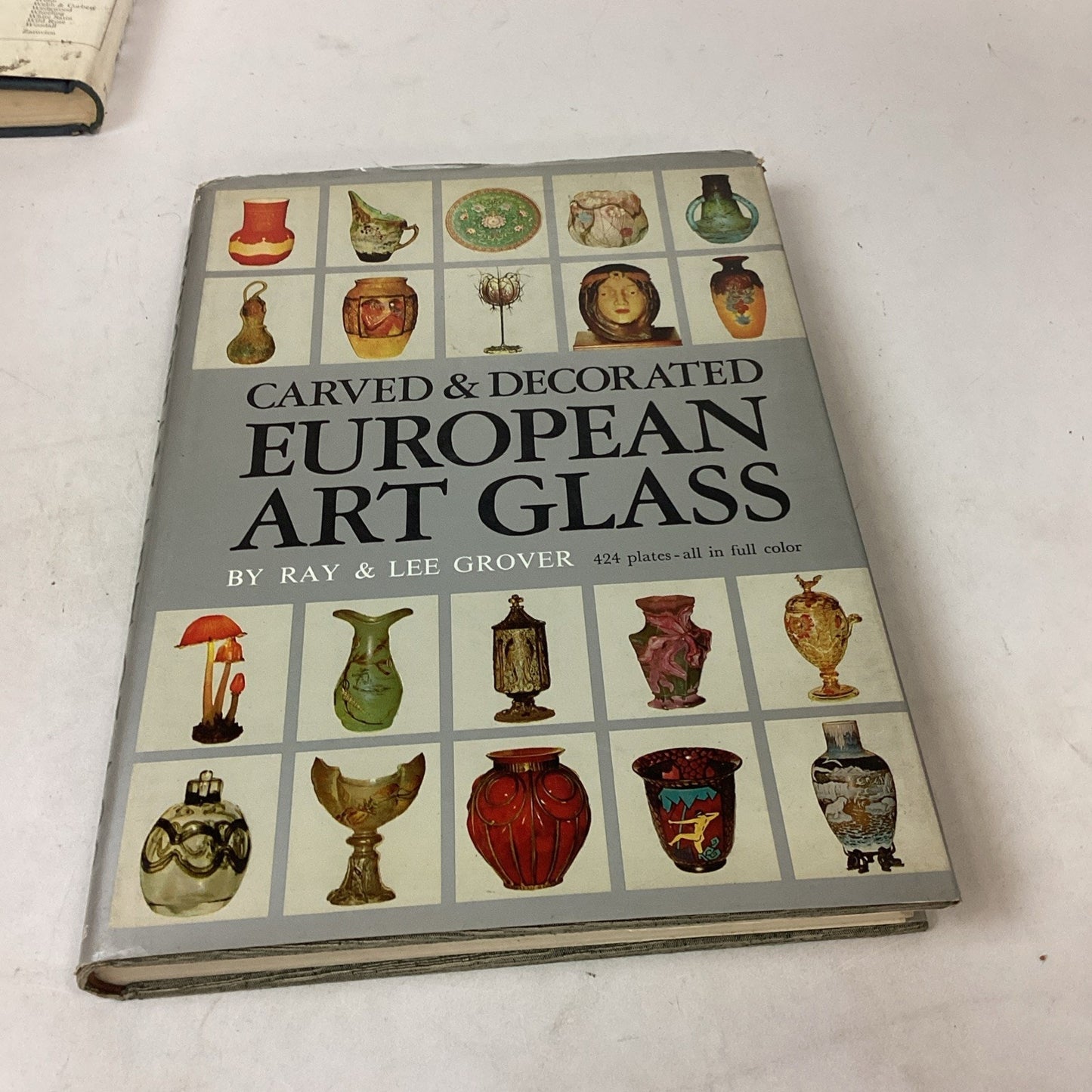 Art Glass Nouveau And Carved & Decorated European Art Glass Hardcover Books