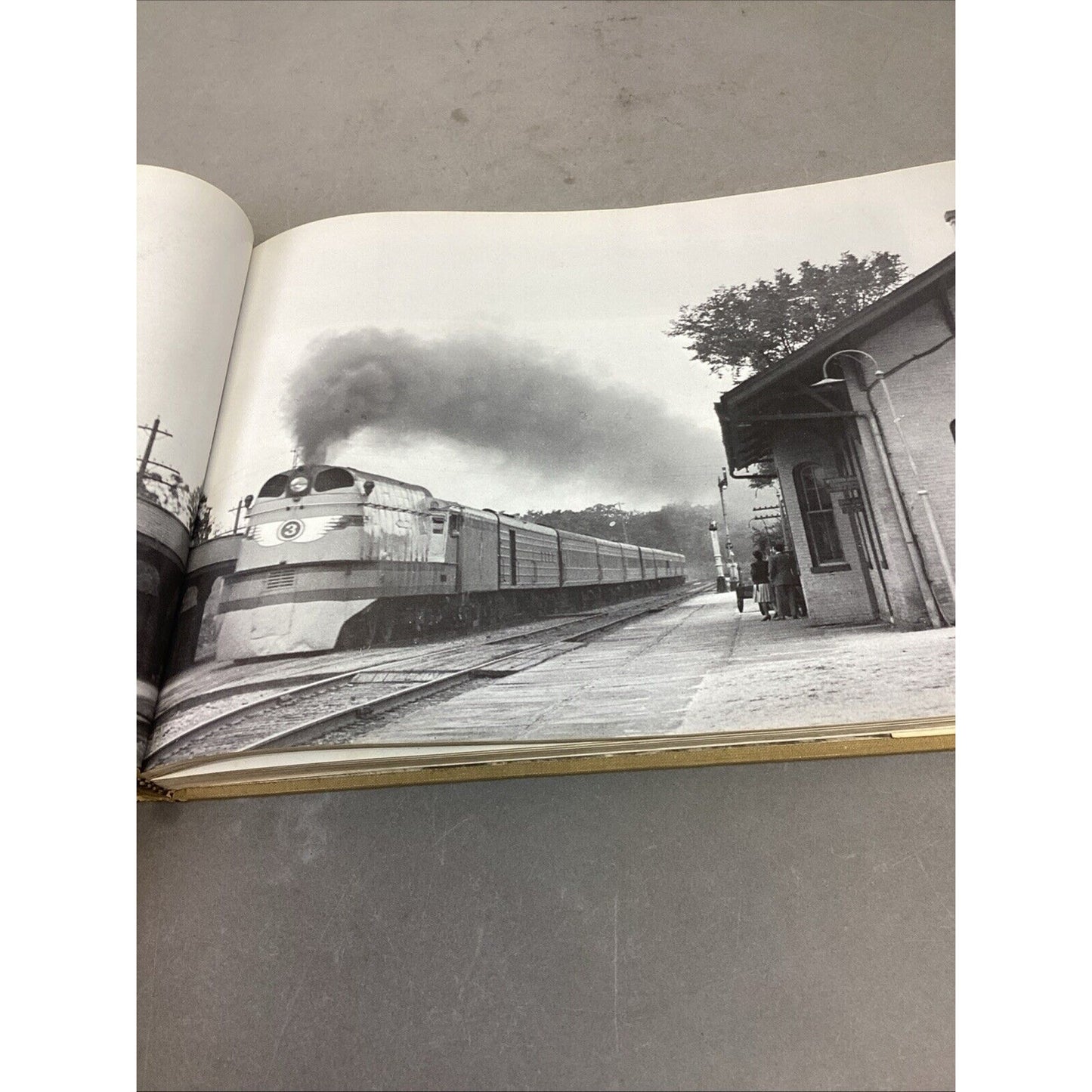 The Hiawatha Story by Jim Scribbins Milwaukee Wisconsin Railroad 1970 Hardcover