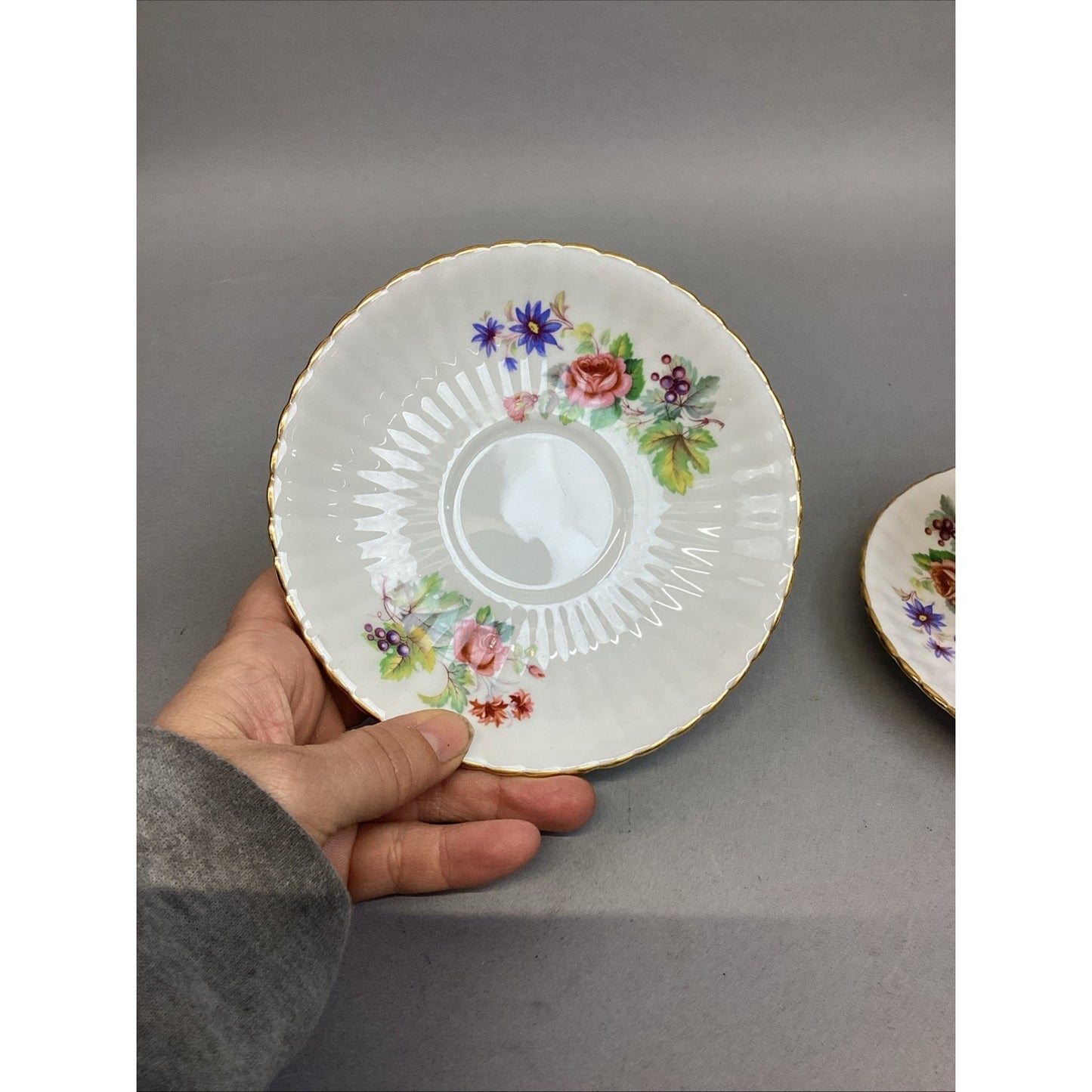 Vintage Royal Windsor Bone China Set Of 2 Floral Teacups And 4 Saucers - England