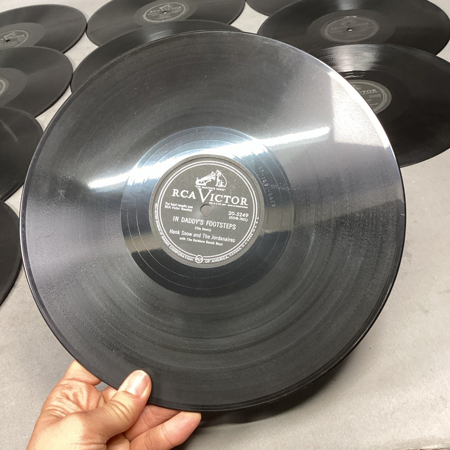 Lot Of Of 15 Hank Snow The Singing Ranger 10” Records In Record Holder