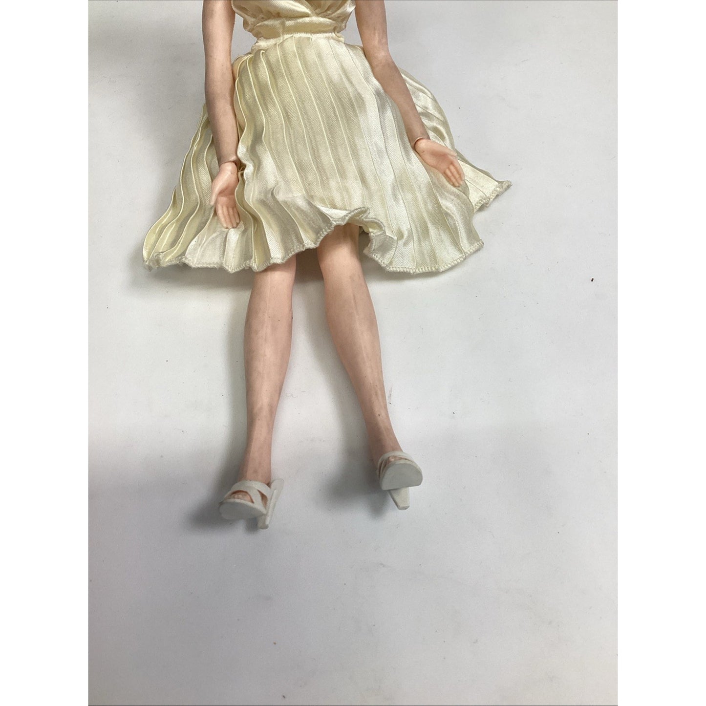 1982 Tristar Marilyn Monroe Doll W/ Moveable Hands & Legs - 11”L - Bendable