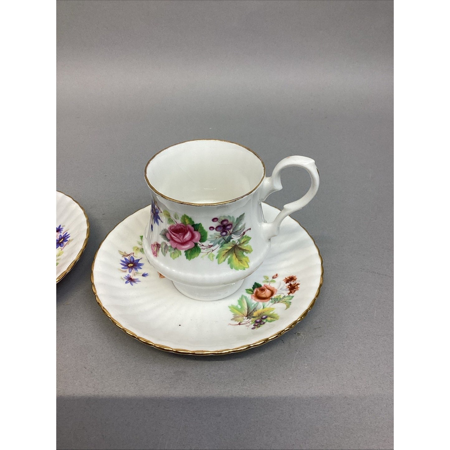 Vintage Royal Windsor Bone China Set Of 2 Floral Teacups And 4 Saucers - England