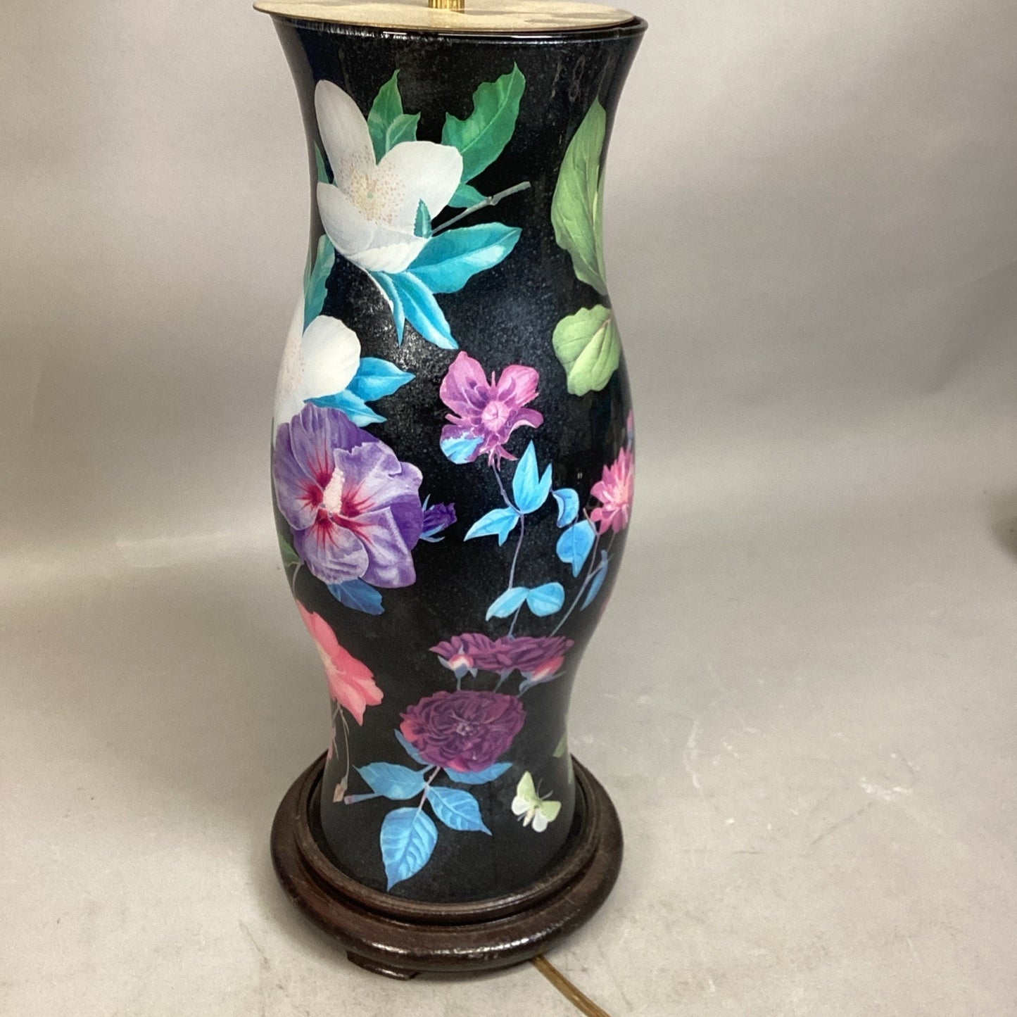 Vintage 29.5” Table Lamp With Flowers And Butterflies