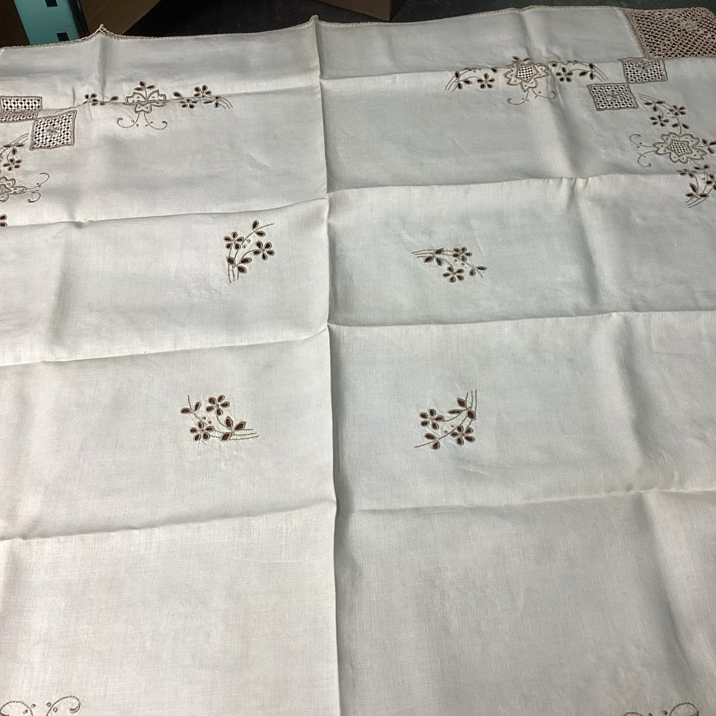 Vintage Floral Linen Tablecloth W/ 6 Linen Napkins - Embroidered Flowers Set