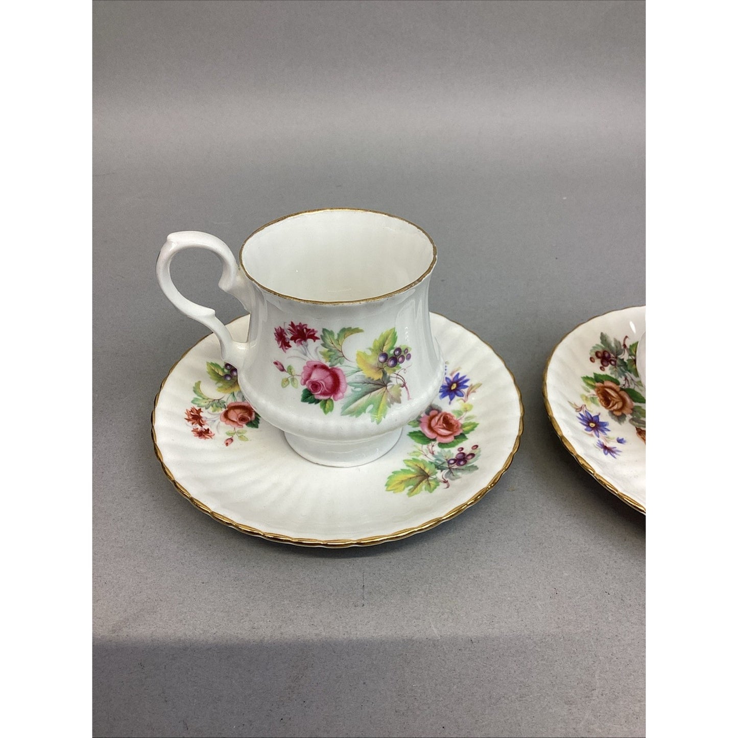 Vintage Royal Windsor Bone China Set Of 2 Floral Teacups And 4 Saucers - England