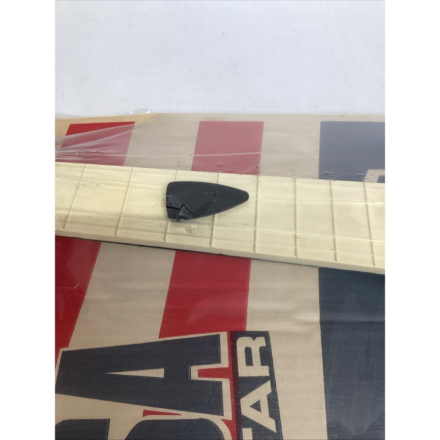 ELVIS PRESLEY TOY GUITAR LAPIN 1984 - NOS