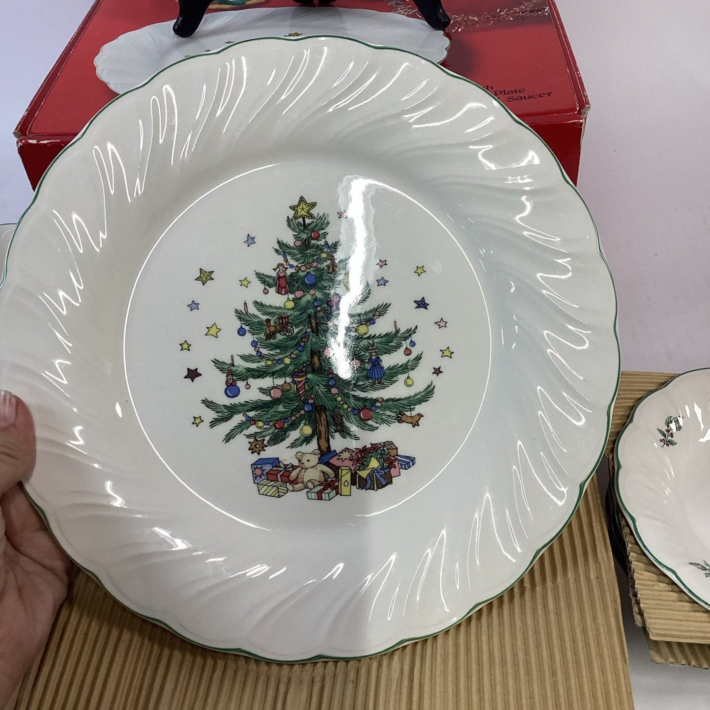 NIKKO Japan Happy Holidays 12 Piece Set Christmas Tree Dinner Plate, Cup, Saucer