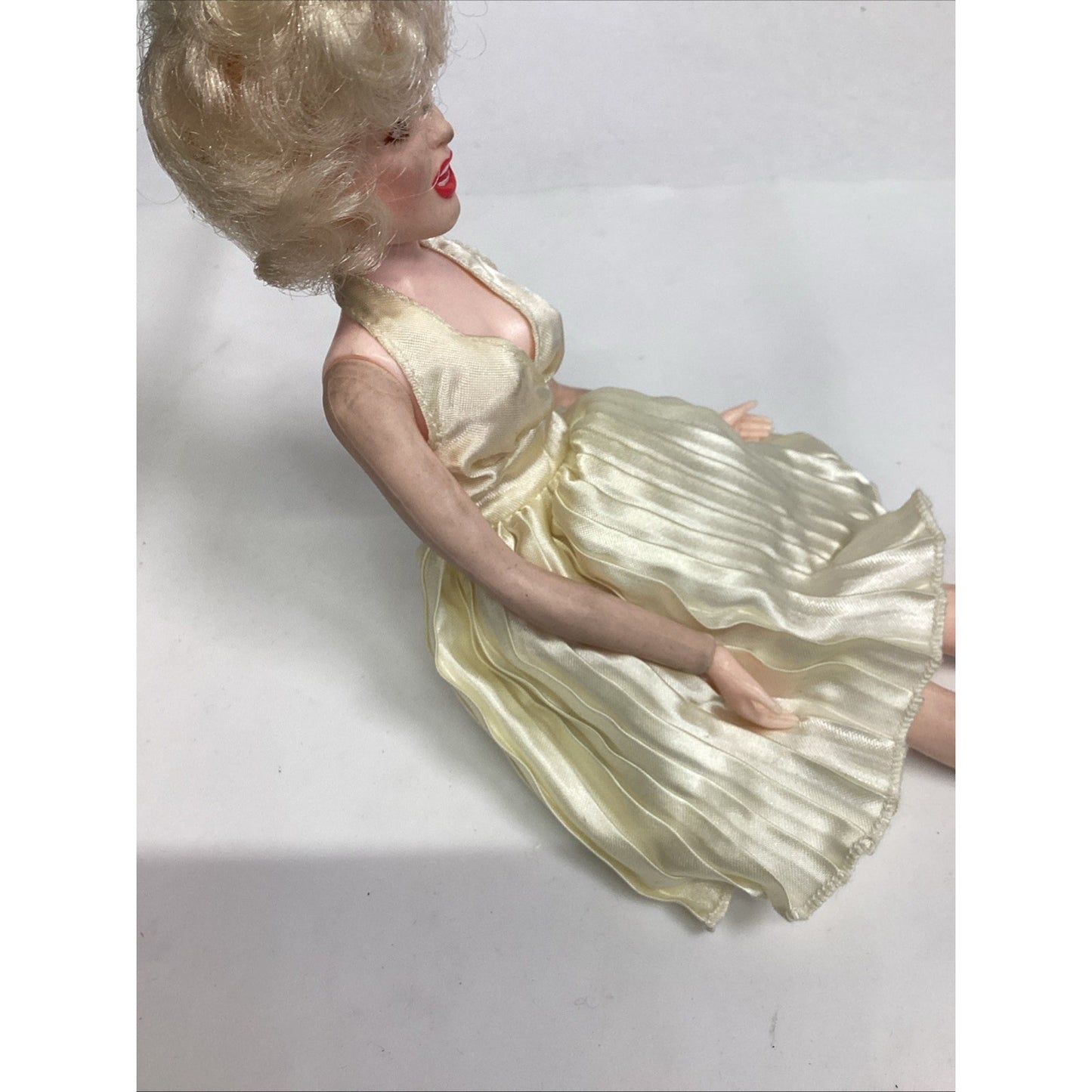 1982 Tristar Marilyn Monroe Doll W/ Moveable Hands & Legs - 11”L - Bendable
