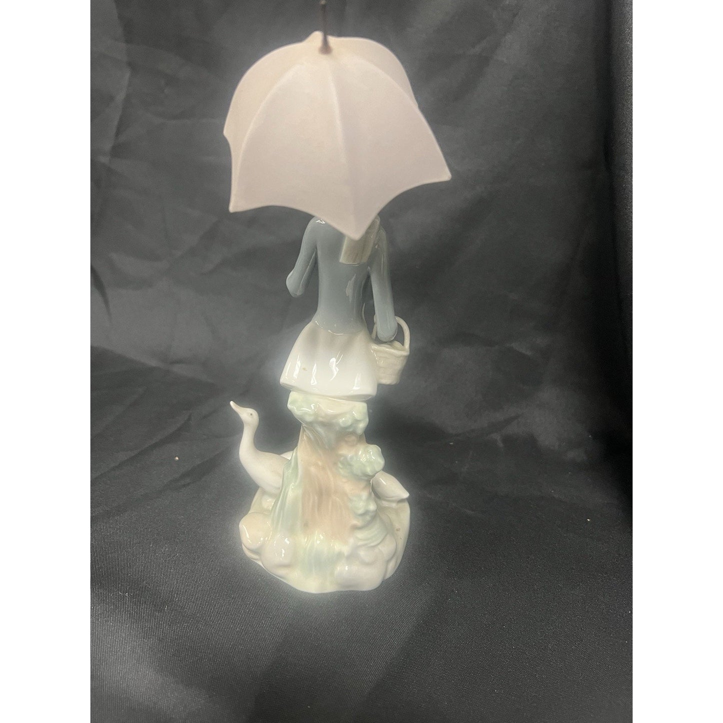 Lladro #4510 Girl with Umbrella/Parasol and 4 Geese Figurine~Retired