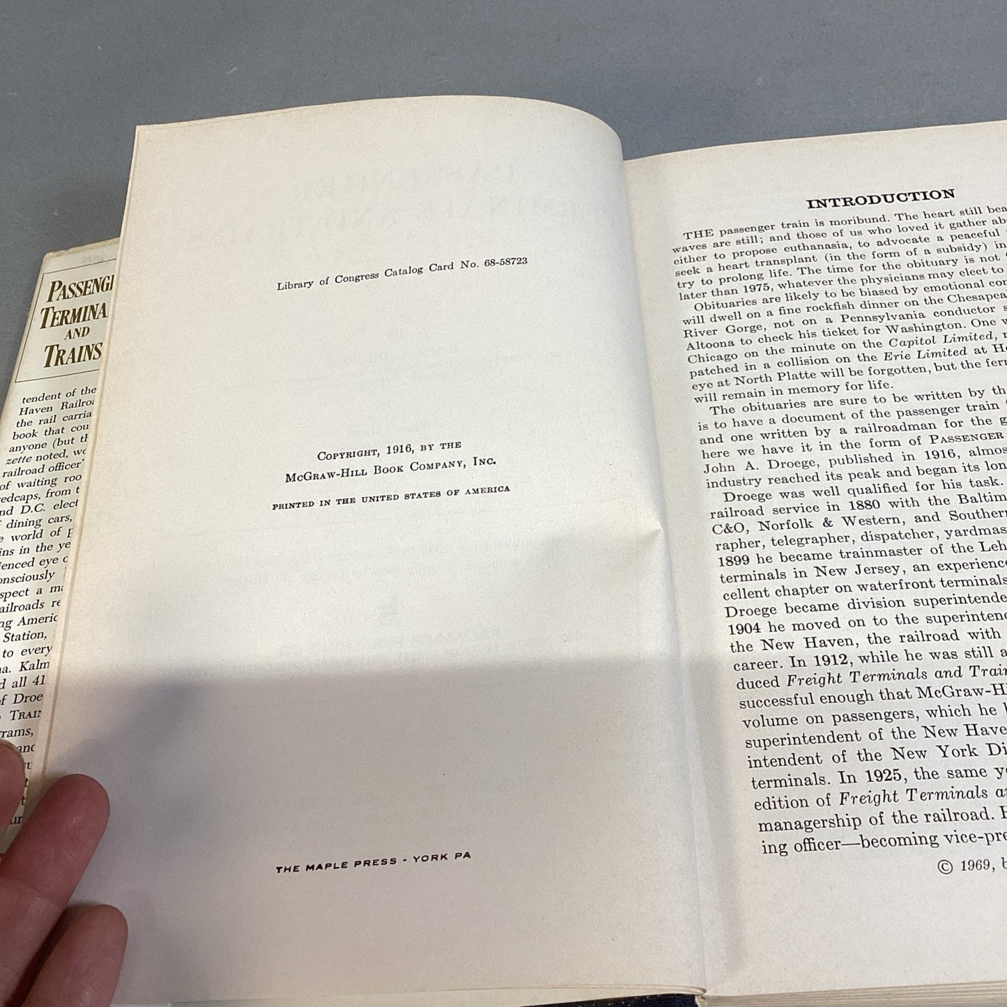 Passenger Terminals and Trains - by Droege - Kalmbach Publishing 1969 Reprint