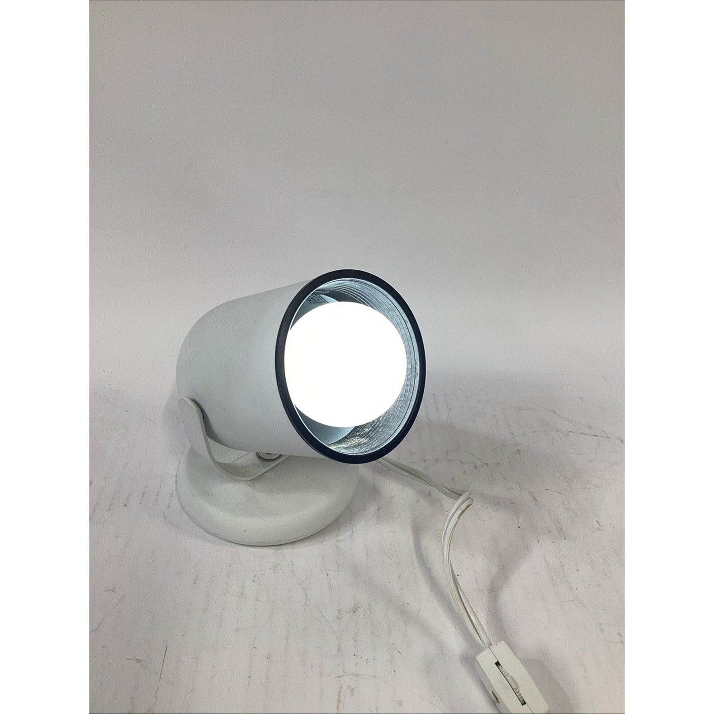 Portable Luminaire Lamp Spotlight With Red/White/Blue Lightbulb
