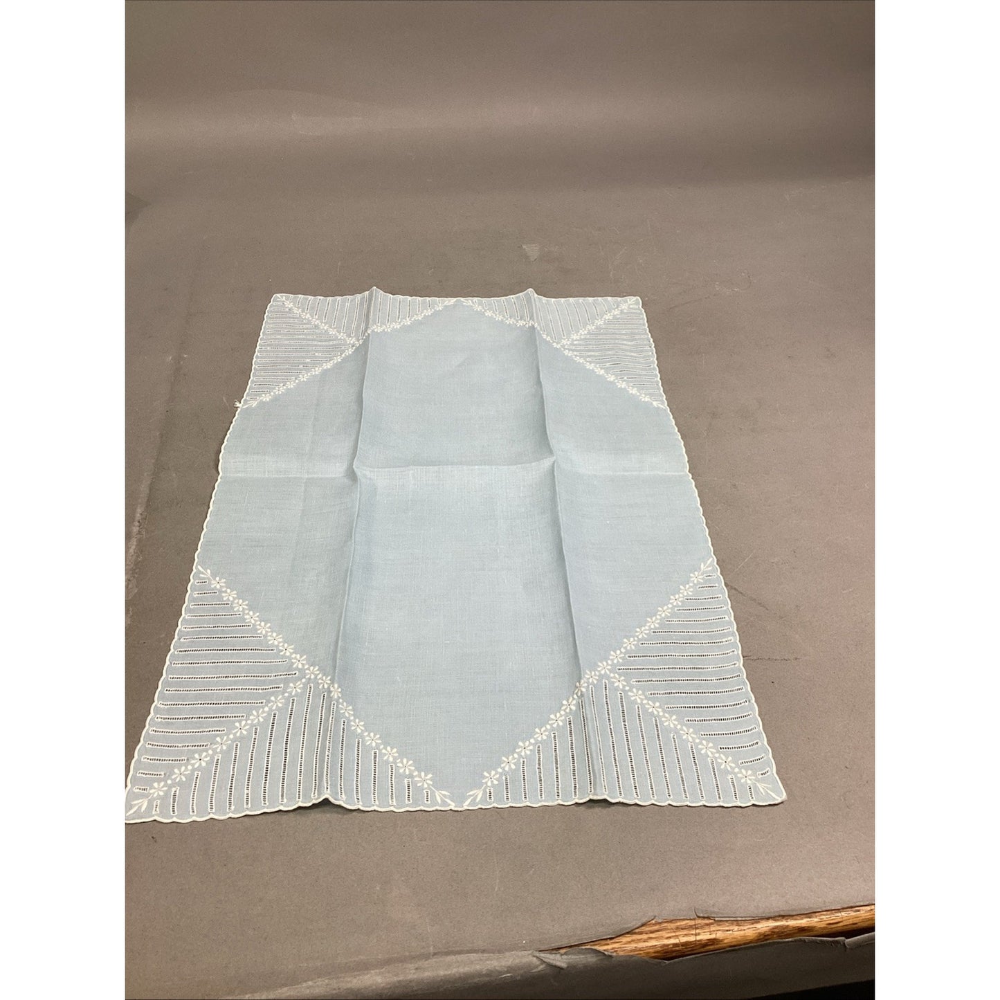 Set Of 4 Vintage Hand Embroidered Linen Fingertip Towels