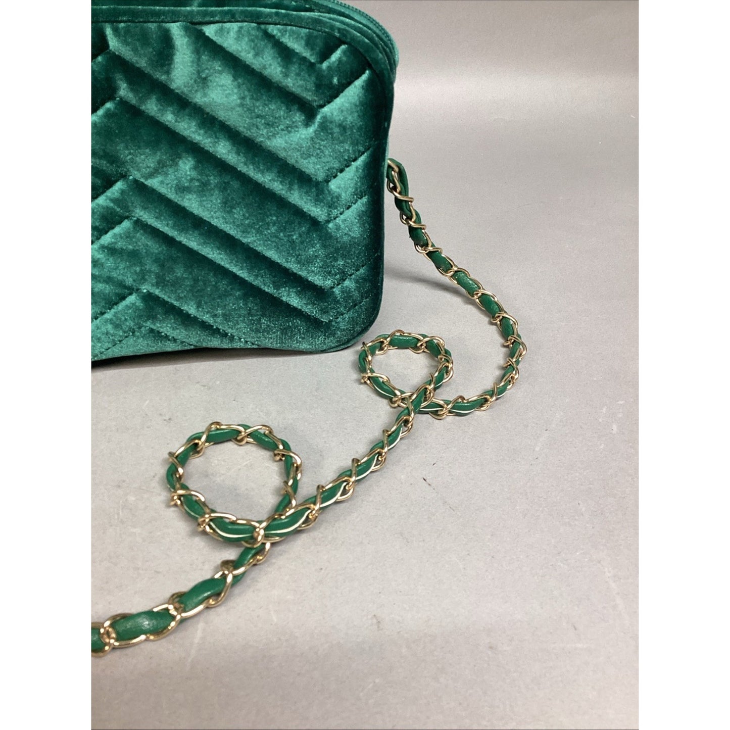 IMOSHION USA Green Velvet Crossbody Bag W/ Chain