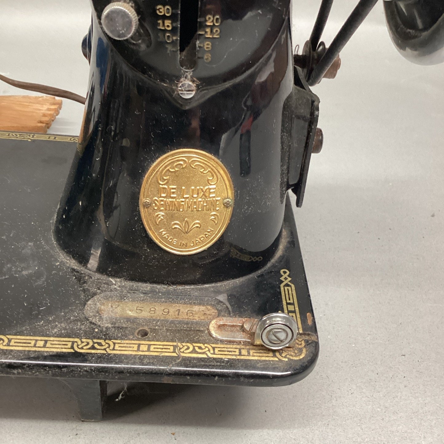 Vintage Good Housekeeper Deluxe Sewing Machine With Pedal And Lightbulb